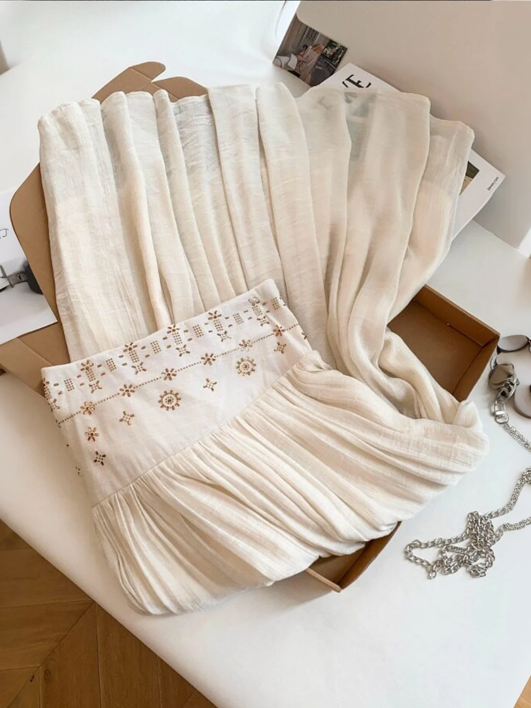 Bohemian Holiday Style Glitter A-Line Skirt Women Summer 2026 New Trend High Waist Cotton Casual High Sensation Skirt
Bohemian Holiday Style Glitter A-Line Skirt Women Summer 2026 New Trend High Waist Cotton Casual High Sensation Skirt