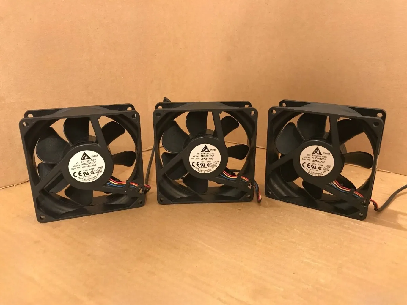 Вентилятор охлаждения AA+ для Delta AUC0912DF Dell 0V67MK 92x92x32 мм, 4-контактный, комплект из 3 шт.
Вентилятор охлаждения AA+ для Delta AUC0912DF Dell 0V67MK 92x92x32 мм, 4-контактный, комплект из 3 шт.