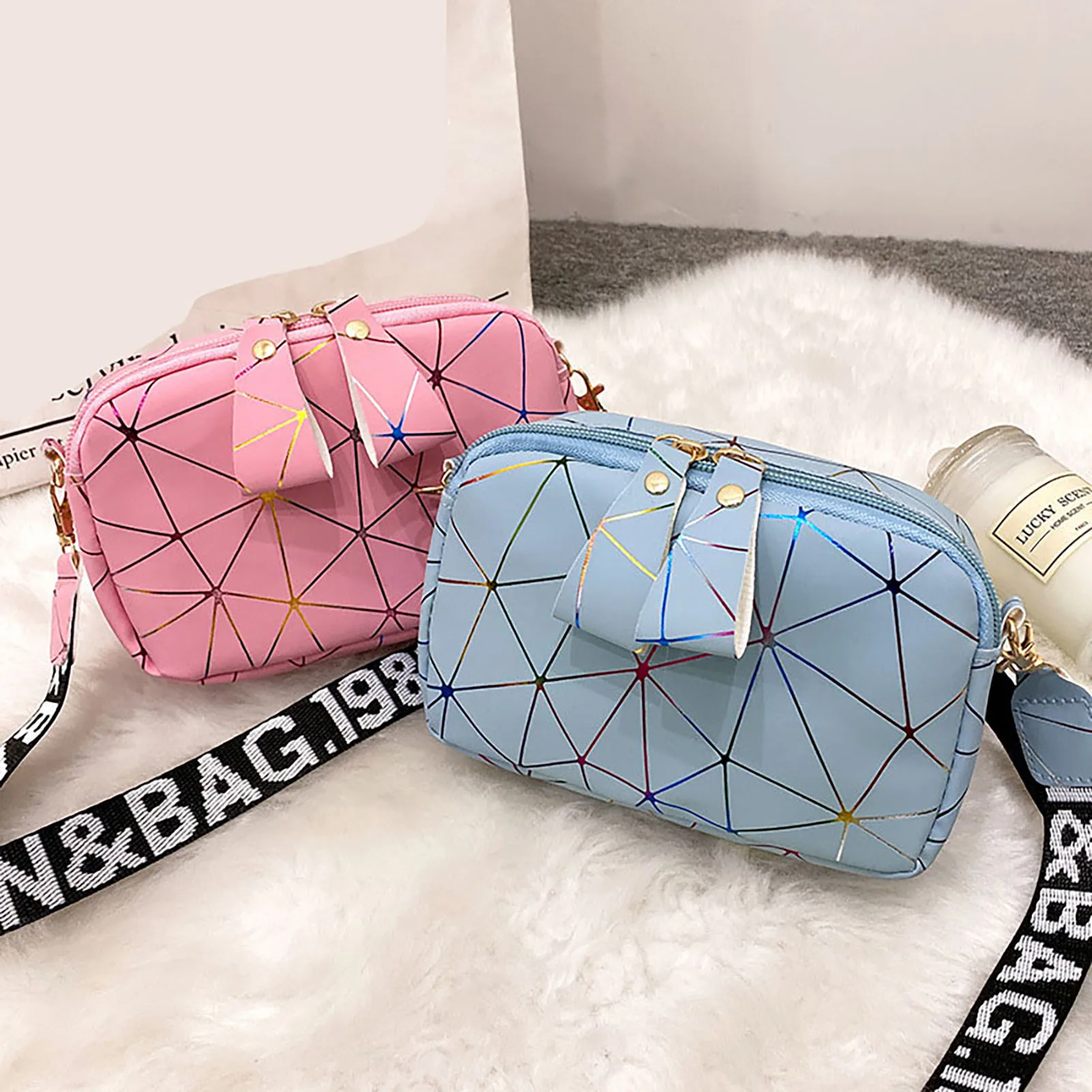 Woman Square Crossbody Bag Print Shoulder Bag with Wide Detachable Shoulder Strap for Mobile Phone Cosmetics Keychain
Woman Square Crossbody Bag Print Shoulder Bag with Wide Detachable Shoulder Strap for Mobile Phone Cosmetics Keychain