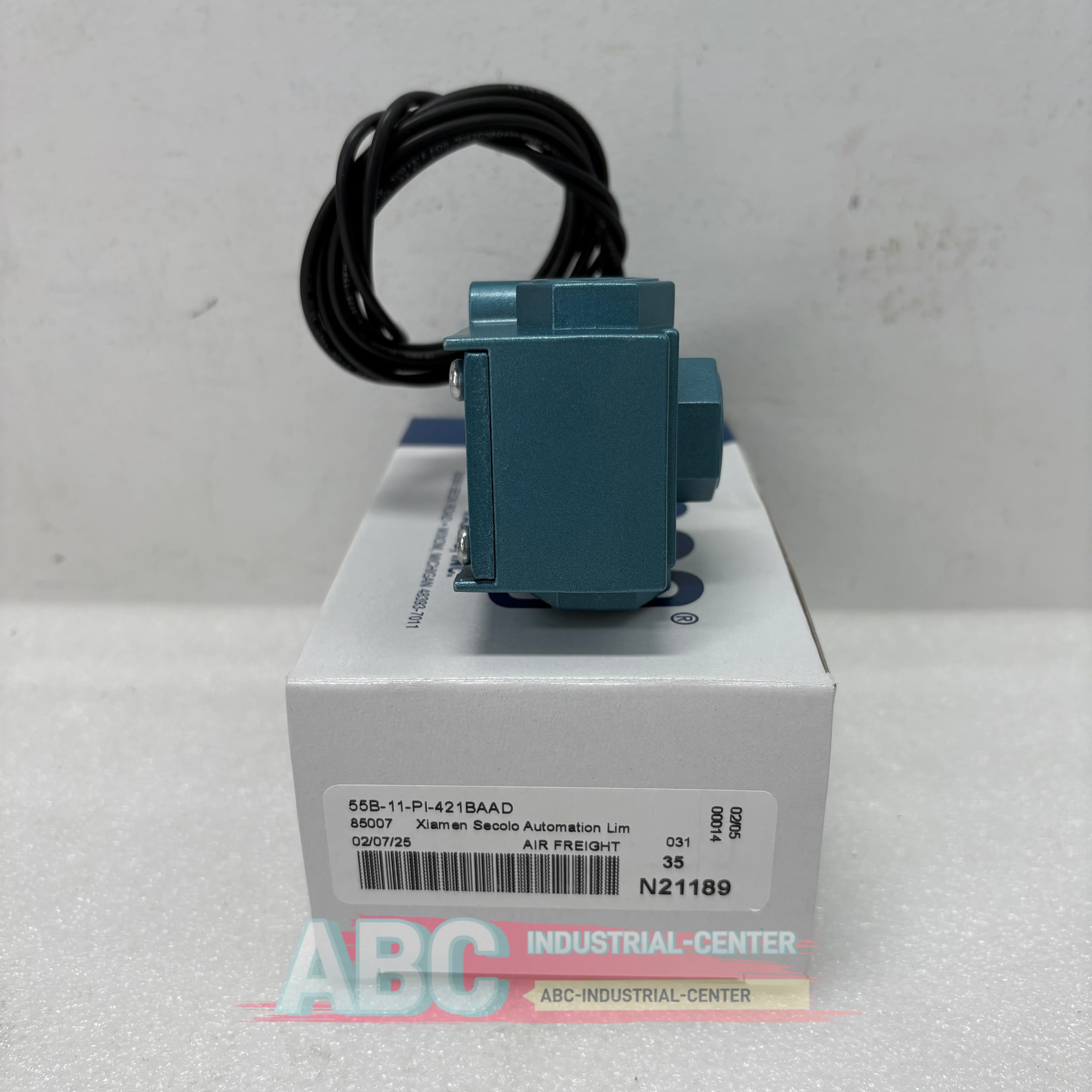 New 55B-11-PI-611JA solenoid valve 55B-12-PE-611JJ in box
New 55B-11-PI-611JA solenoid valve 55B-12-PE-611JJ in box