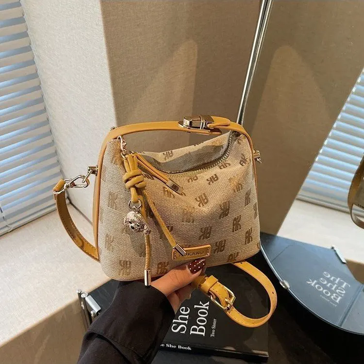 2026 New Women's Premium Fashion Crossbody Bag Shoulder Strap Versatile Large Capacity Shoulder Pillow Bag
2026 New Women's Premium Fashion Crossbody Bag Shoulder Strap Versatile Large Capacity Shoulder Pillow Bag