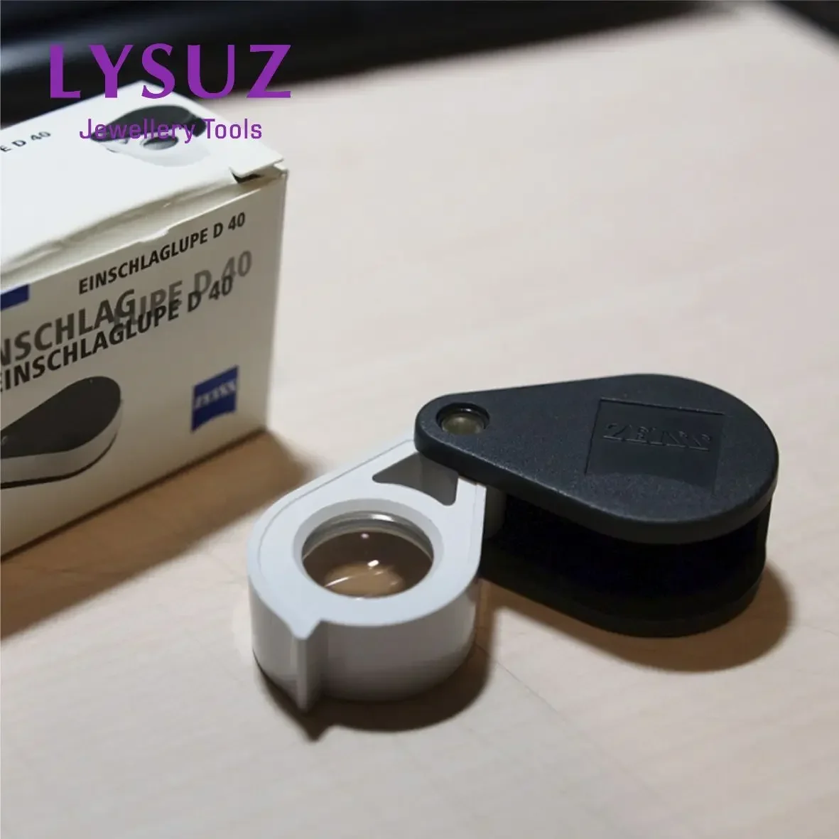 Original Zeiss Optics Loupe 10x D40 Diamond Gemstone Jewelry Antique Stamp Aplanatic Achromatic Pocket Coated Magnifier
Original Zeiss Optics Loupe 10x D40 Diamond Gemstone Jewelry Antique Stamp Aplanatic Achromatic Pocket Coated Magnifier