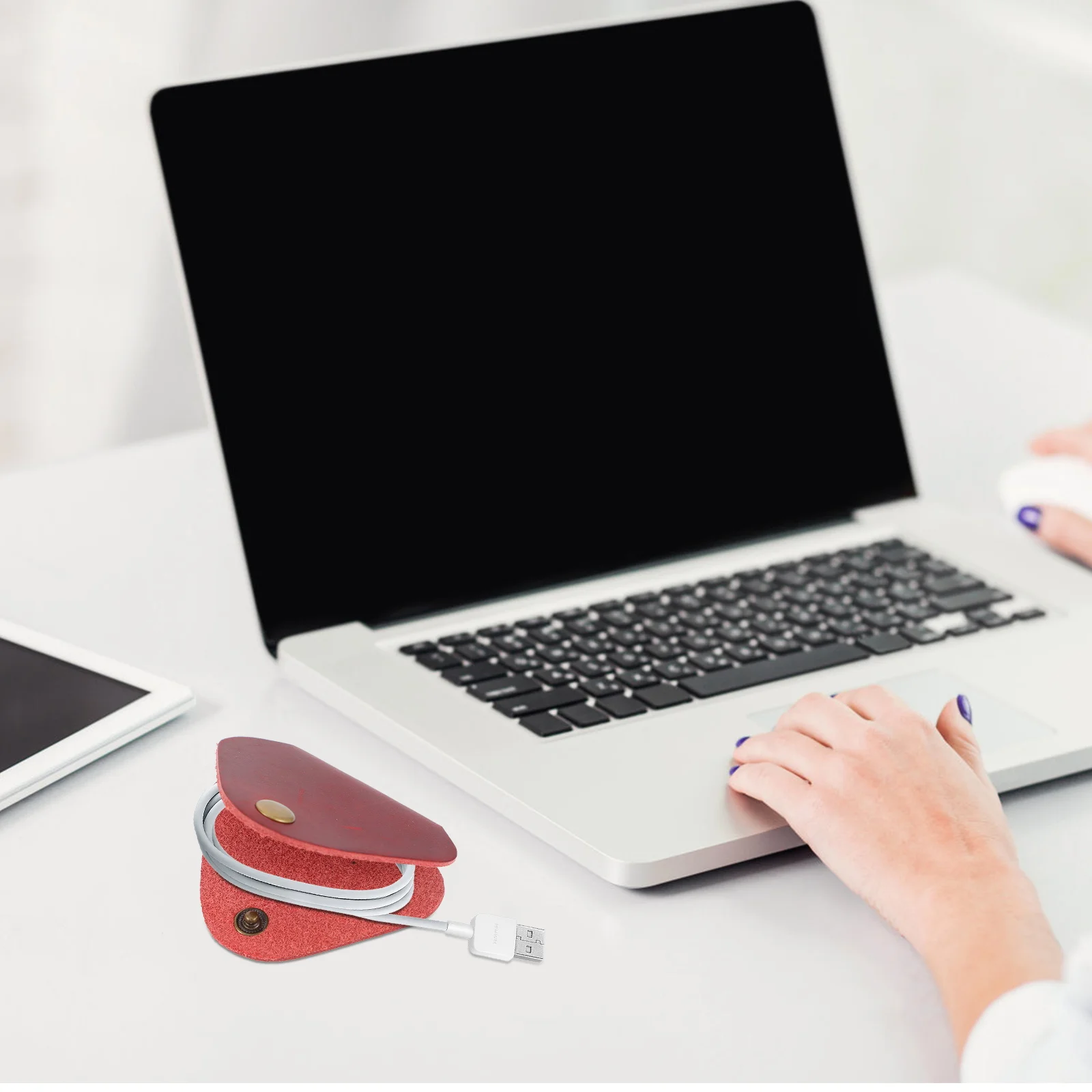 3 Pcs ganizer Wire Winder Clips Retro USB Straps Cowhide Usb Cable Clips Headphone Holder Black Blue Red
3 Pcs ganizer Wire Winder Clips Retro USB Straps Cowhide Usb Cable Clips Headphone Holder Black Blue Red