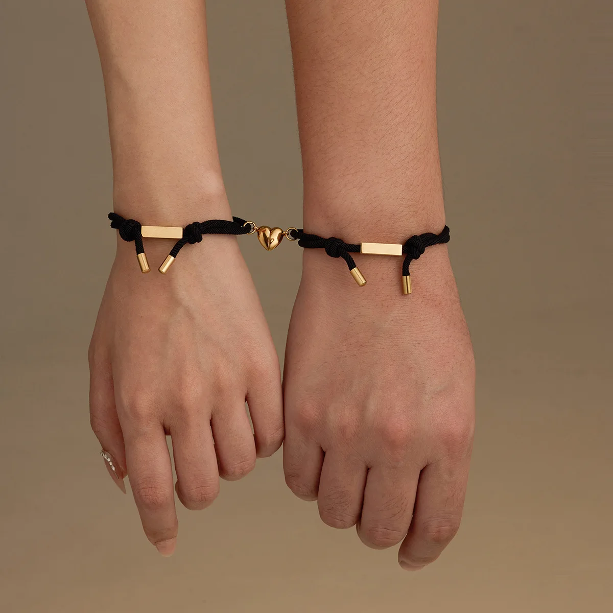Fashion Man Bracelet Gold Silver Color Magnetic Heart Shape Stainless Steel Women's Couple Bracelets Retro Creative Jewelry Gift
Fashion Man Bracelet Gold Silver Color Magnetic Heart Shape Stainless Steel Women's Couple Bracelets Retro Creative Jewelry Gift