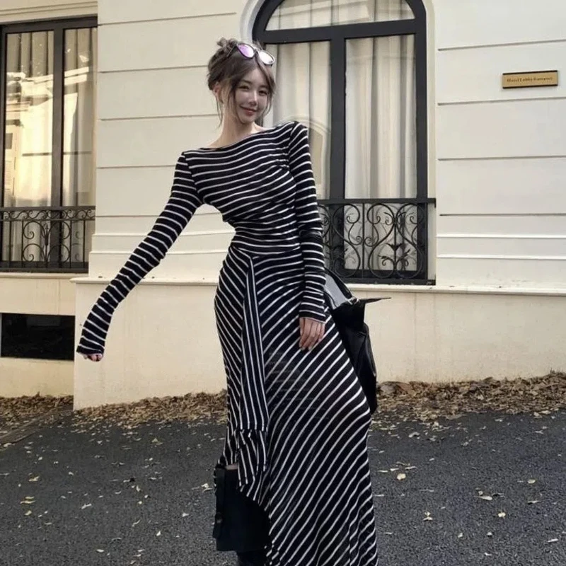 One-line collar striped off-shoulder long-sleeved dress for women irregular fashionable slim and versatile long dress
One-line collar striped off-shoulder long-sleeved dress for women irregular fashionable slim and versatile long dress