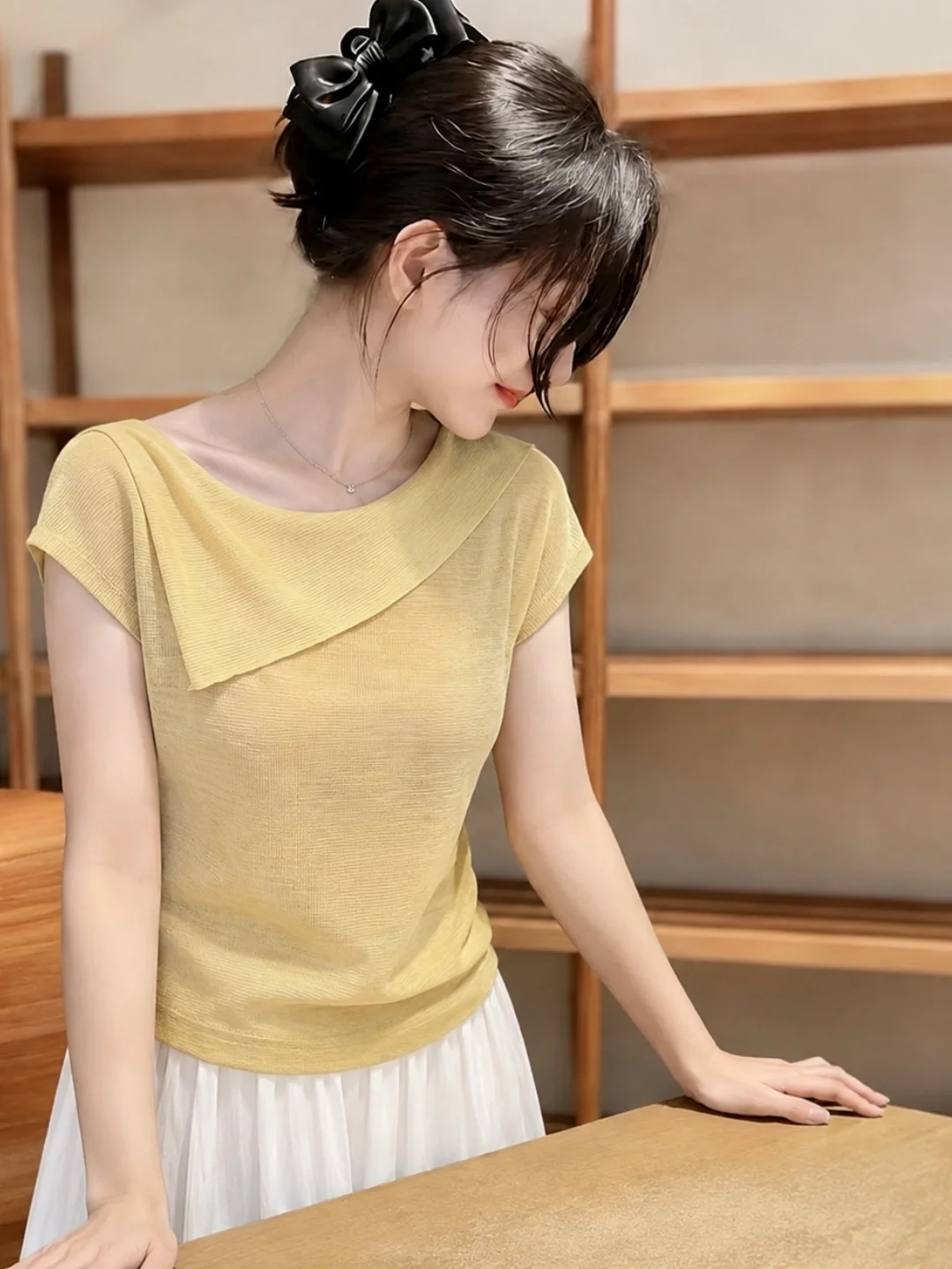 Silk Knitted Ice Fabric Short Sleeve Simple Design Soft Skin-friendly Top Korean Style Commute Pure Color round Neck Short Le...
Silk Knitted Ice Fabric Short Sleeve Simple Design Soft Skin-friendly Top Korean Style Commute Pure Color round Neck Short Le...