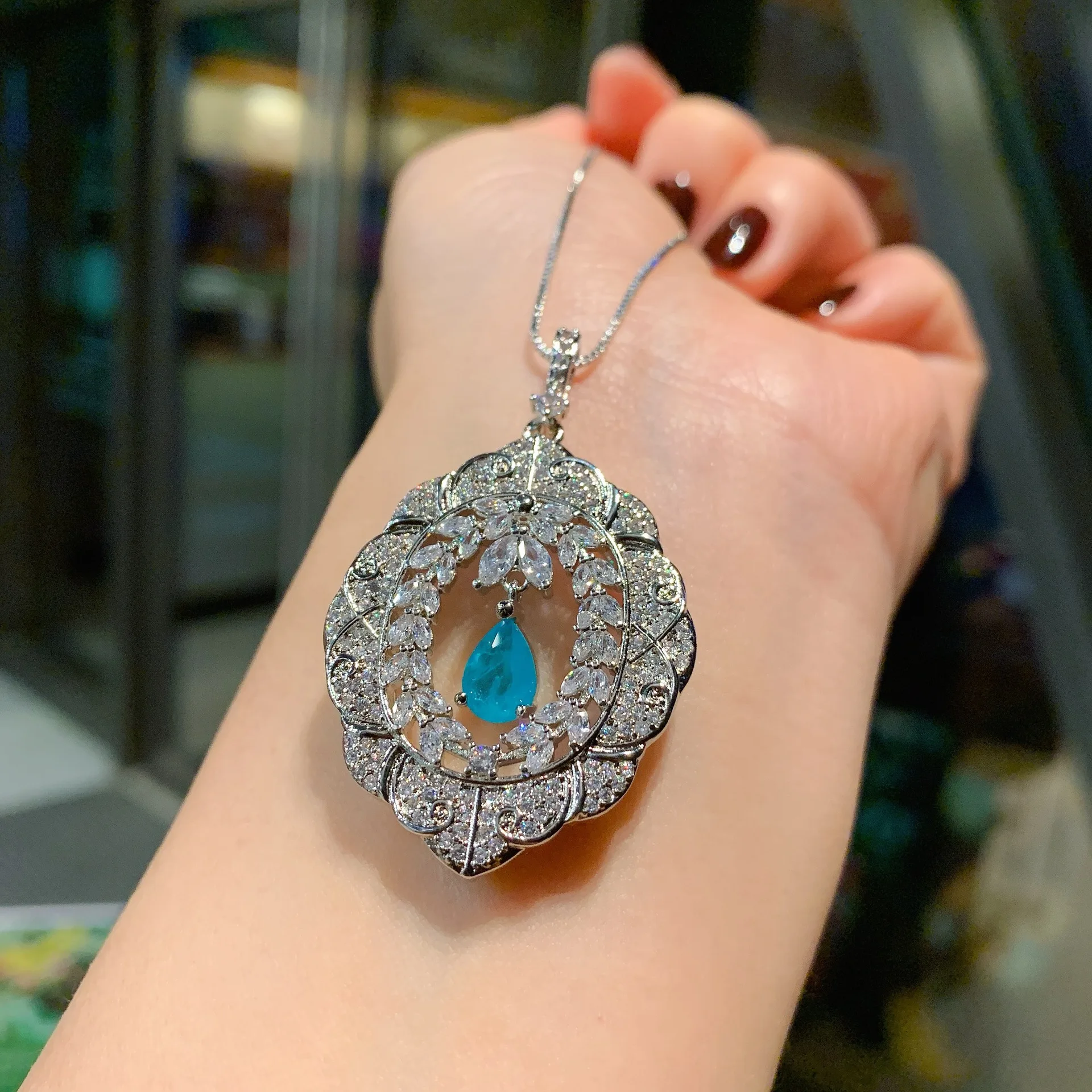 Kitykiss imitation Paraiba retro style set, shining full diamond inlaid pendant + ring + earrings
Kitykiss imitation Paraiba retro style set, shining full diamond inlaid pendant + ring + earrings