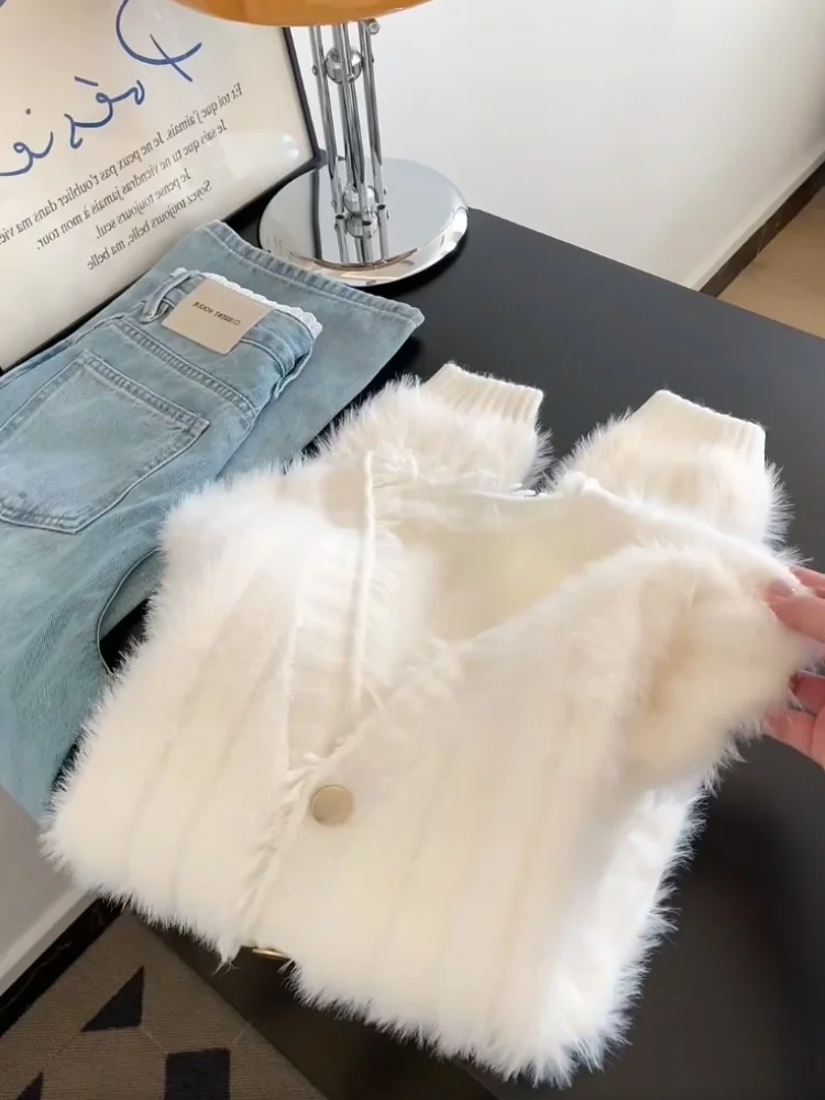 Soft Cozy Women's V-Neck Mink Sweater Cardigan Korean Style Loose Fit Long Sleeve Warm Thick Winter Outerwear
Soft Cozy Women's V-Neck Mink Sweater Cardigan Korean Style Loose Fit Long Sleeve Warm Thick Winter Outerwear