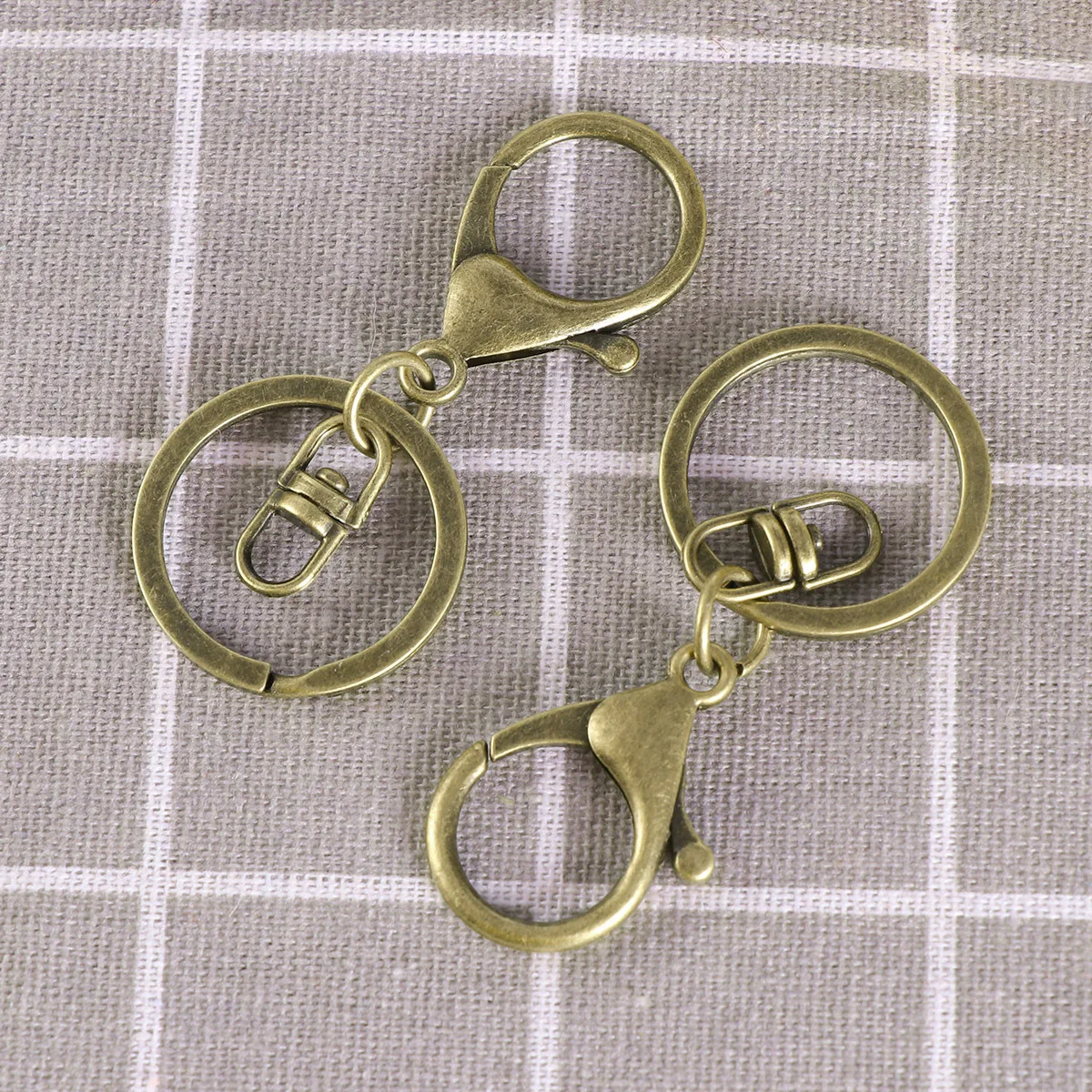 2 шт. металлический брелок из сплава с застежкой-лобстером, прочная пружинная защелка для ключей, застежка-молния, держатели бейджей, реальное использование
2 шт. металлический брелок из сплава с застежкой-лобстером, прочная пружинная защелка для ключей, застежка-молния, держатели бейджей, реальное использование