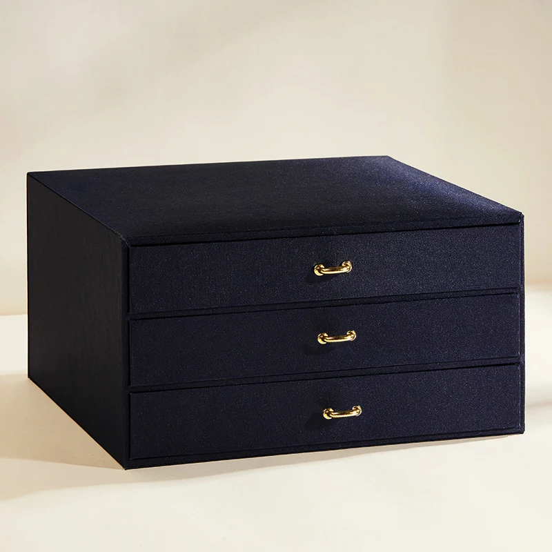 Three-layer jewelry box, high-end large-capacity jewelry, ring, necklace, earrings, studs, storage box.
Three-layer jewelry box, high-end large-capacity jewelry, ring, necklace, earrings, studs, storage box.