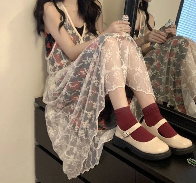 Retro Rose Floral Strap Dress Summer 2025 New Stacked Lace Hoodie Two Piece Set for Women
Retro Rose Floral Strap Dress Summer 2025 New Stacked Lace Hoodie Two Piece Set for Women