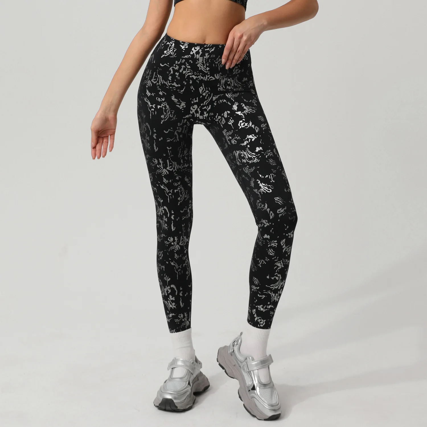 High-Waist Silver Foil Yoga Pants Women's Quick-Dry Seamless Leggings Slimming Running Gym Casual Trousers Лосины Пушап
High-Waist Silver Foil Yoga Pants Women's Quick-Dry Seamless Leggings Slimming Running Gym Casual Trousers Лосины Пушап