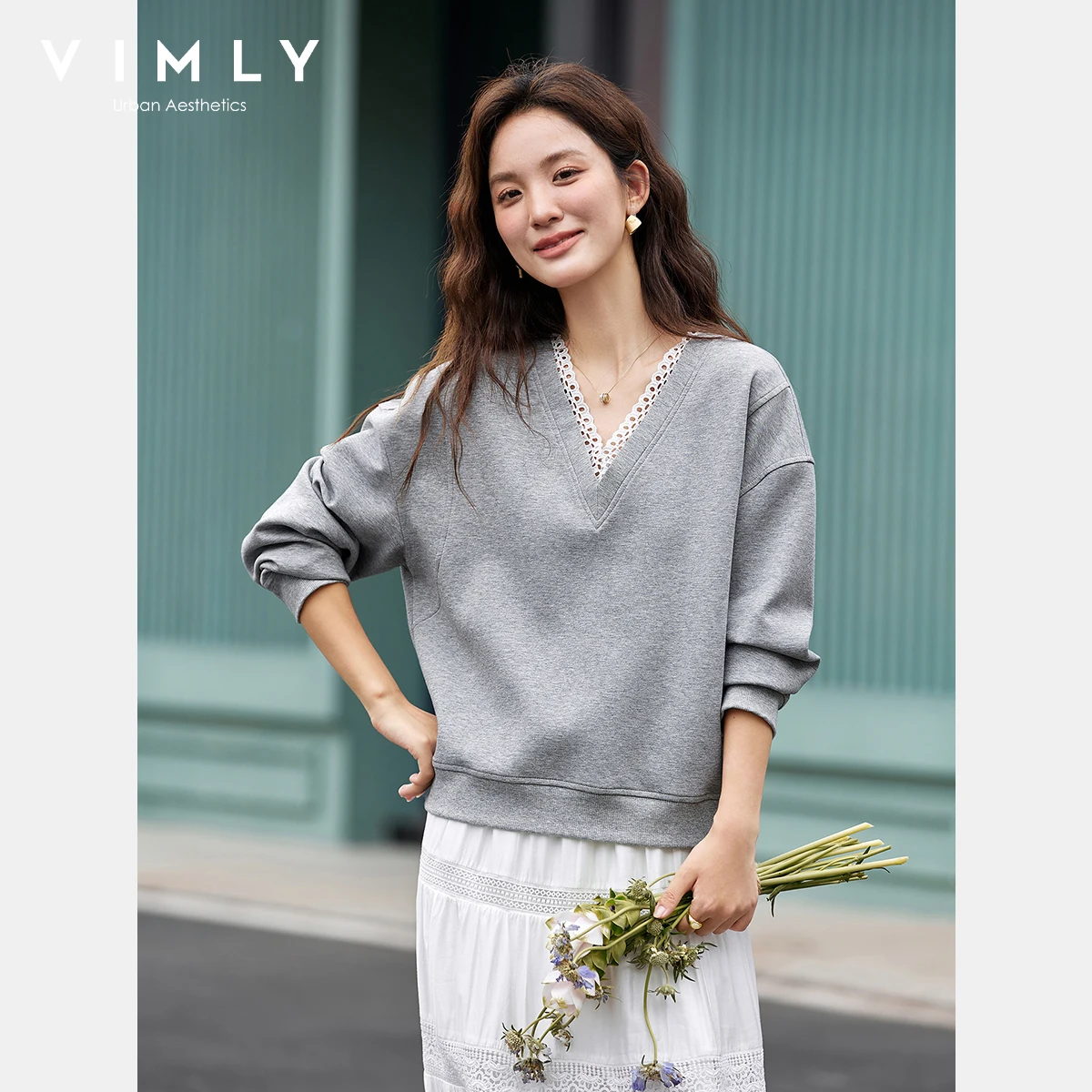 VIMLY Woman Sweatshirts Grey Lace Spliced V-neck Autumn 2025 Casual Long Sleeve Loose Tops Sporty Knitted Sweater Female A2078
VIMLY Woman Sweatshirts Grey Lace Spliced V-neck Autumn 2025 Casual Long Sleeve Loose Tops Sporty Knitted Sweater Female A2078