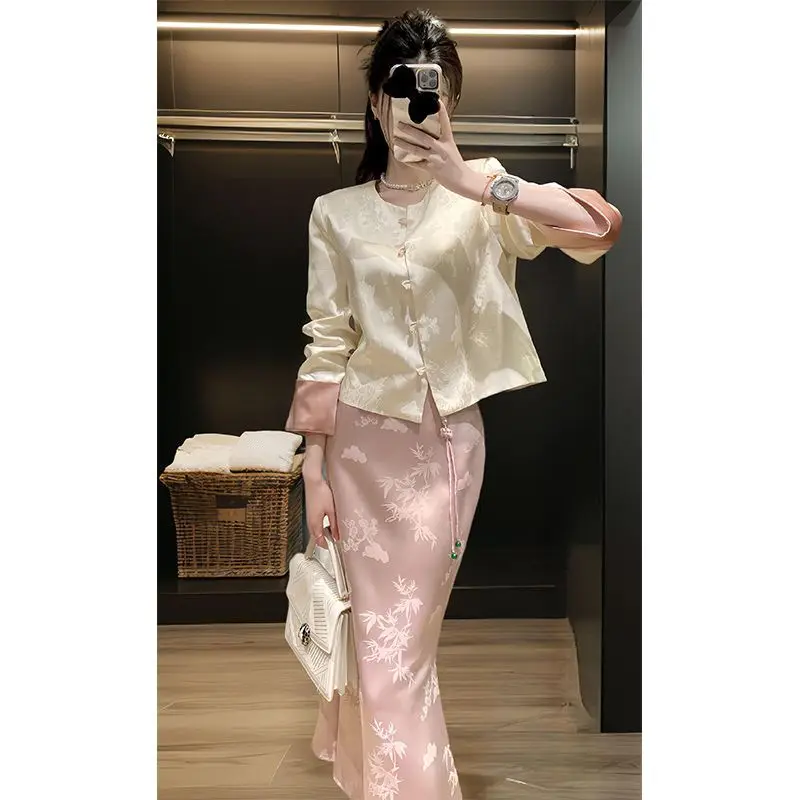 New Chinese style Tang suit button top 2025 new spring set fashion suit popular women's clothing
New Chinese style Tang suit button top 2025 new spring set fashion suit popular women's clothing