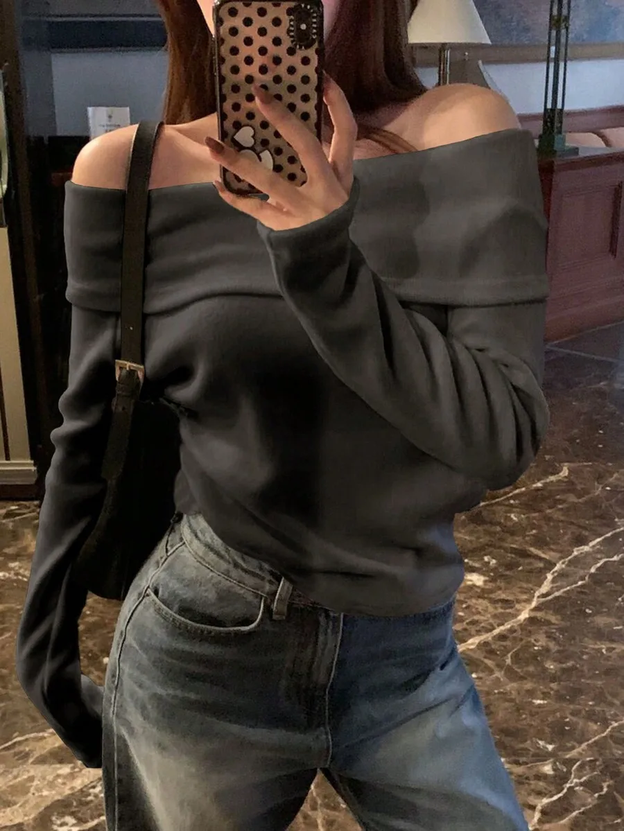 Женский трикотажный топ с открытыми плечами и длинными рукавами, однотонный темно-серый, повседневная мода на весну и осень
Женский трикотажный топ с открытыми плечами и длинными рукавами, однотонный темно-серый, повседневная мода на весну и осень