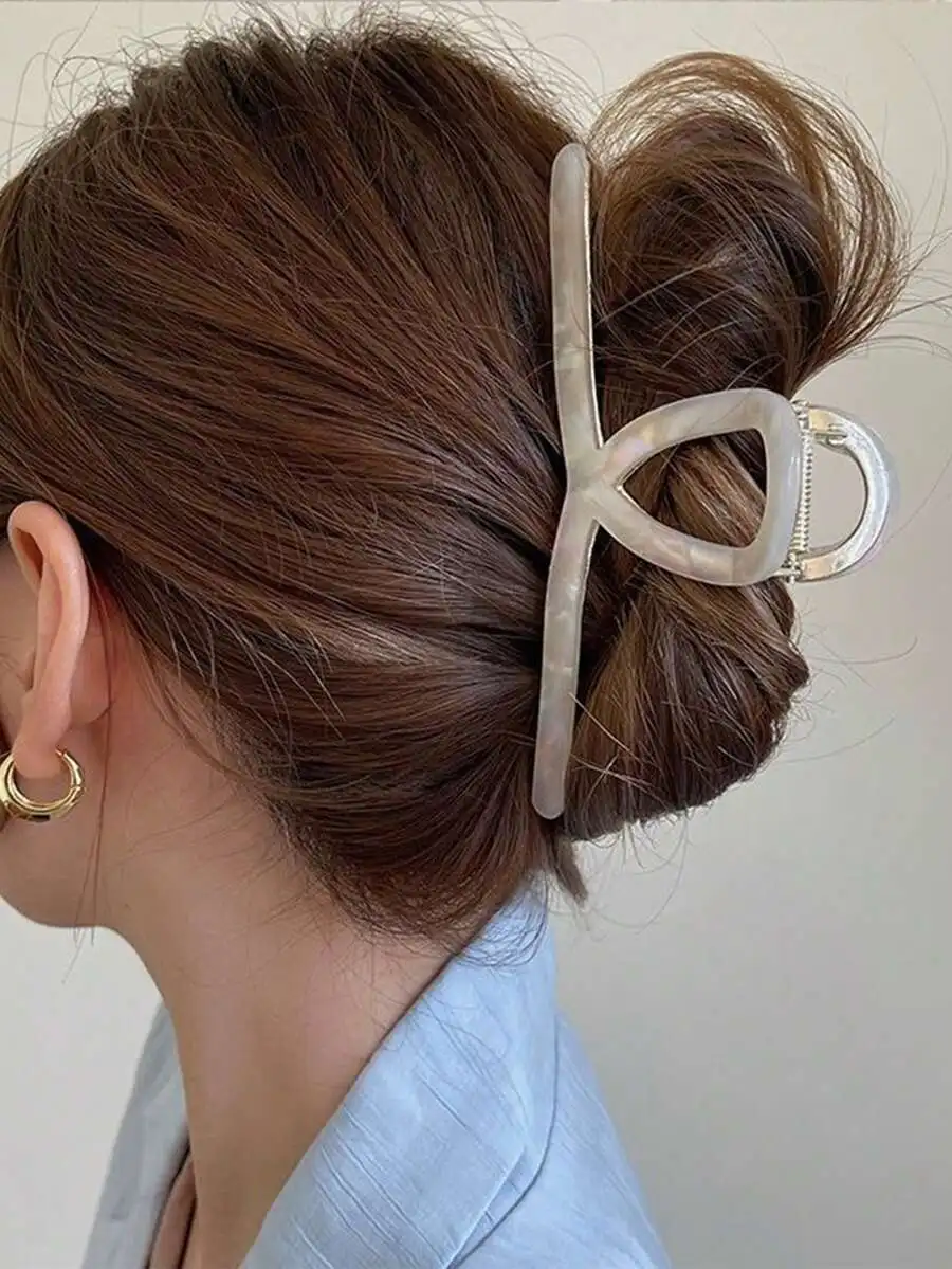 Metal Hair Claw Clip For Women, Strong Hold Styling Accessory, Summer Beach Festival Party Use
Metal Hair Claw Clip For Women, Strong Hold Styling Accessory, Summer Beach Festival Party Use