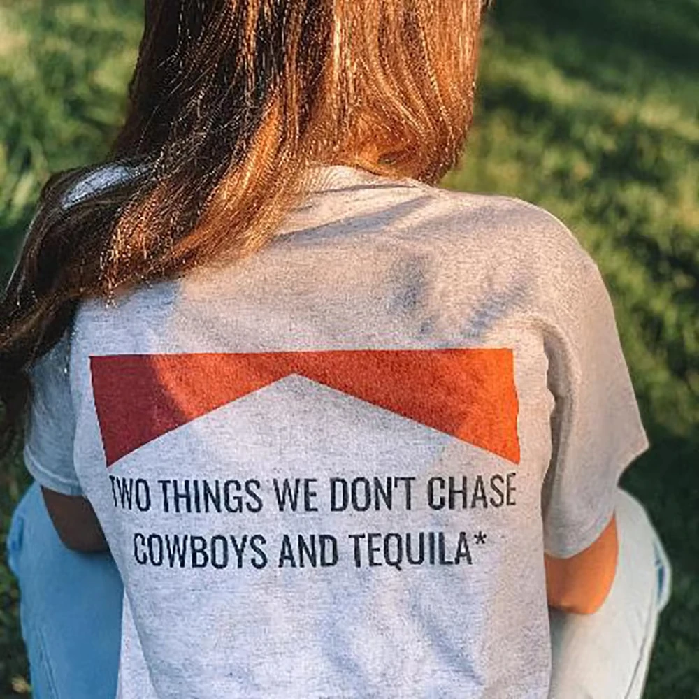 Футболка Two Things We Dont Chase Cowboys Tequila, ковбойская футболка унисекс, винтажная рубашка в стиле вестерн, футболки с графикой в стиле кантри 
Футболка Two Things We Dont Chase Cowboys Tequila, ковбойская футболка унисекс, винтажная рубашка в стиле вестерн, футболки с графикой в стиле кантри