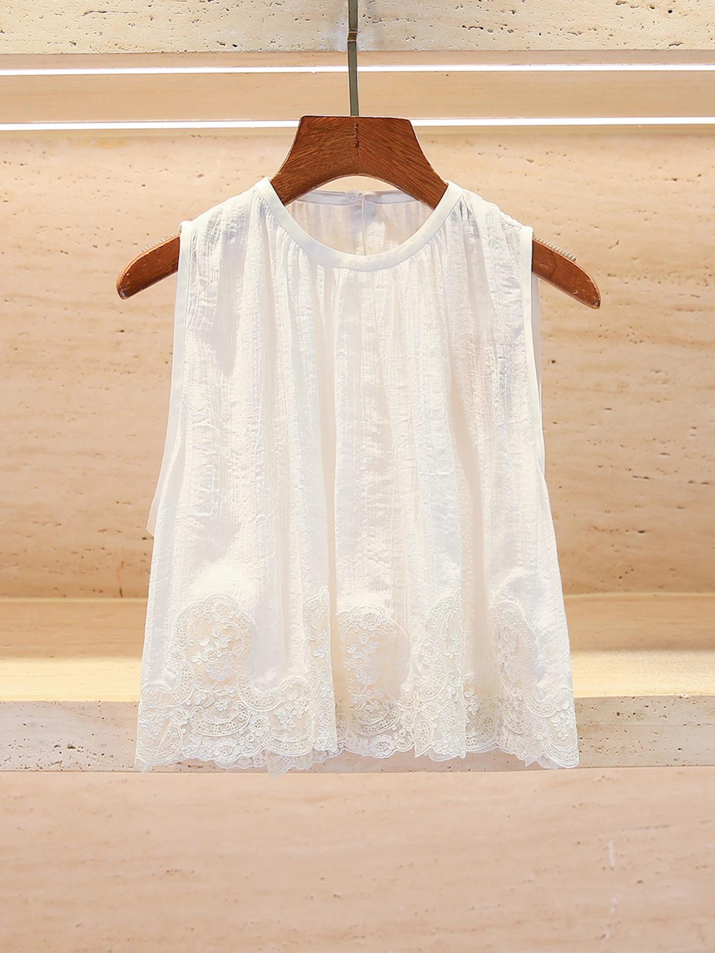 S Home Nan You High End Women's Lace Hollow out Sleeveless Tank Shirt Spring Summer Breathable Comfortable Casual Fashion
S Home Nan You High End Women's Lace Hollow out Sleeveless Tank Shirt Spring Summer Breathable Comfortable Casual Fashion