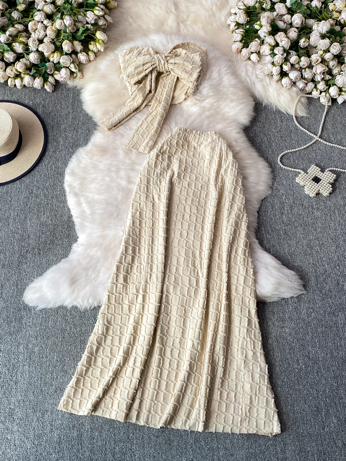 Fashionable Bright Thread Tassel Knot Tube Top Short Two-Piece Set High Waist Elegant Long Dress Women's Ensemble
Fashionable Bright Thread Tassel Knot Tube Top Short Two-Piece Set High Waist Elegant Long Dress Women's Ensemble