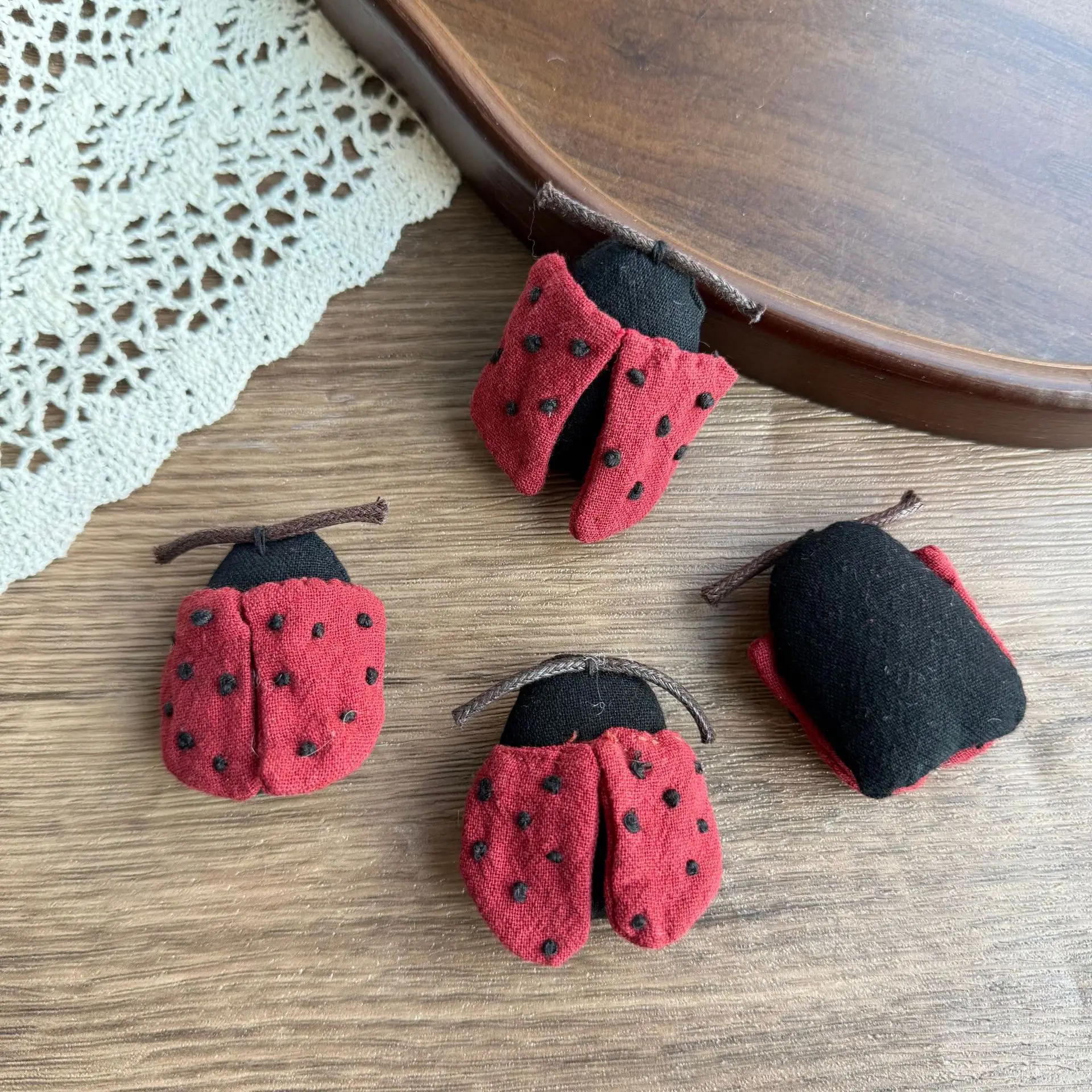 Soft Stuffed Fabric Ladybug Beetle Brooch Pin Handcrafted Cartoon for Kids Hat Scarf Bag Embellishment Versatile High Quality
Soft Stuffed Fabric Ladybug Beetle Brooch Pin Handcrafted Cartoon for Kids Hat Scarf Bag Embellishment Versatile High Quality