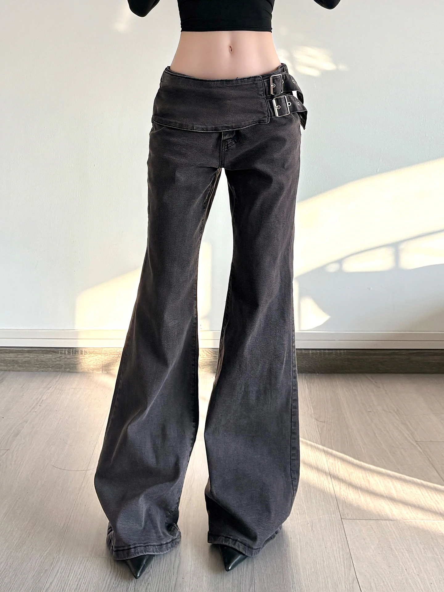 WEEKEEP Street Style Metal Buckle Washed out Jeans Women's Slim Fit Micro Flared Long Pants Low Waist Denim Casual Fashion
WEEKEEP Street Style Metal Buckle Washed out Jeans Women's Slim Fit Micro Flared Long Pants Low Waist Denim Casual Fashion