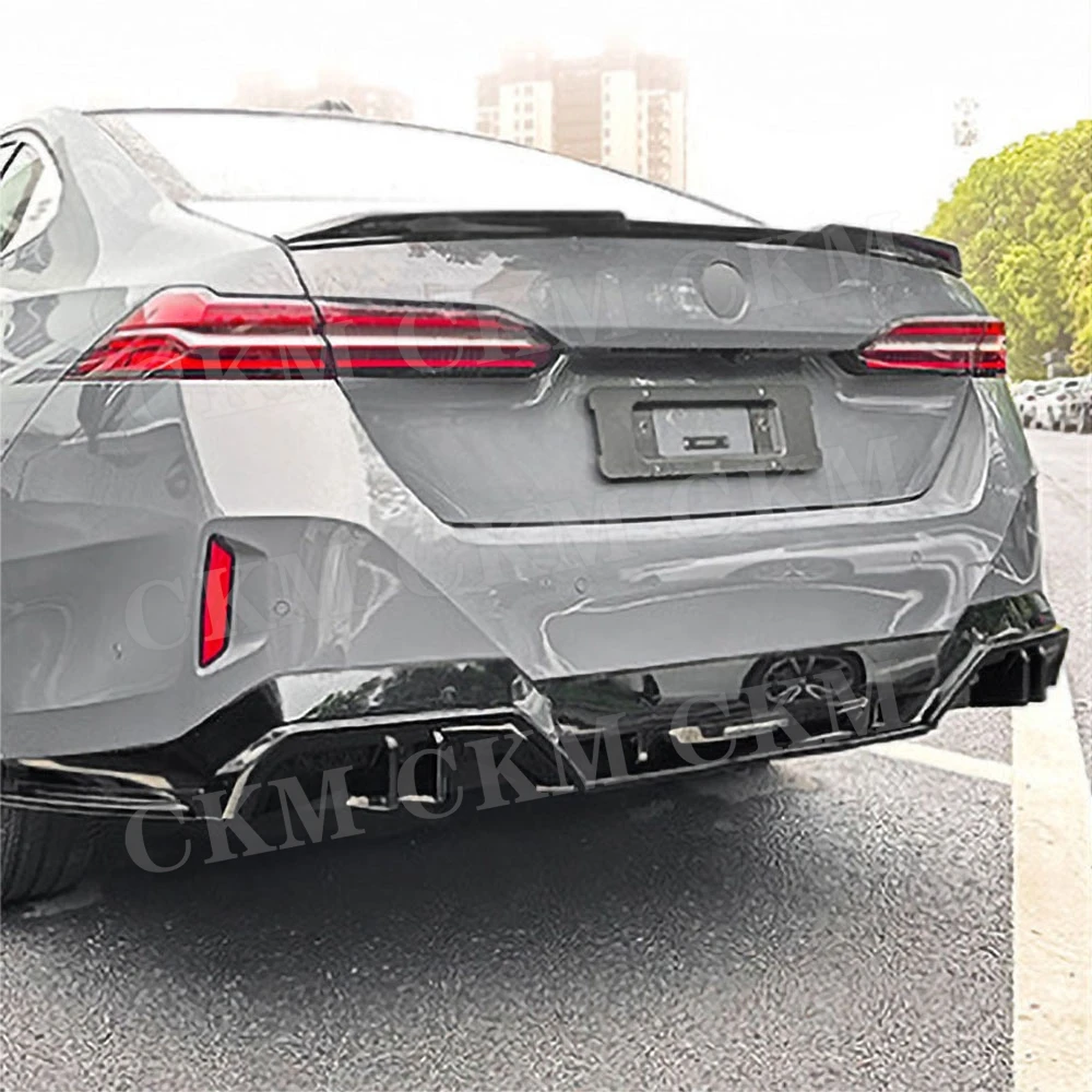CKMUUER ABS for BMW 5 Series G60 G68 M Sport 2024+ Rear Bumper Diffuser Splitters Lip Spoiler Car Accessories Body Kits
CKMUUER ABS for BMW 5 Series G60 G68 M Sport 2024+ Rear Bumper Diffuser Splitters Lip Spoiler Car Accessories Body Kits
