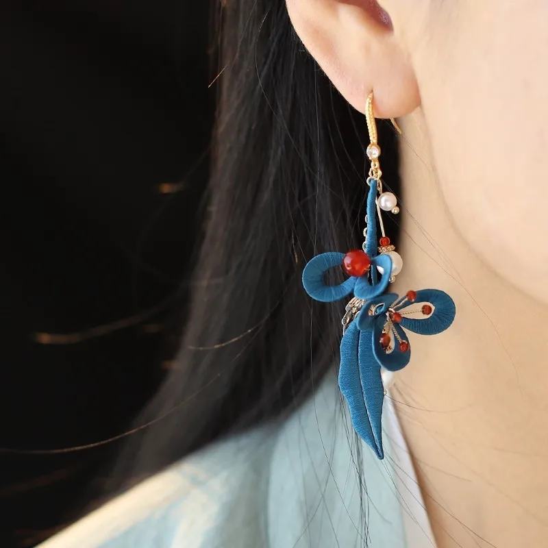 Handmade Blue Wrapped Flower Tassel Earrings New Chinese Hanfu Accessory Light Luxury Exquisite Fine Jewelry Women's Daily Gift
Handmade Blue Wrapped Flower Tassel Earrings New Chinese Hanfu Accessory Light Luxury Exquisite Fine Jewelry Women's Daily Gift