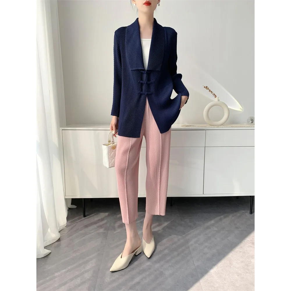 Miyake Pleated Jacket Original Design Fish Scale Pleated 2025 Spring New Fold Jacket Women Suit Elegant Clothing Slim Temperamen
Miyake Pleated Jacket Original Design Fish Scale Pleated 2025 Spring New Fold Jacket Women Suit Elegant Clothing Slim Temperamen