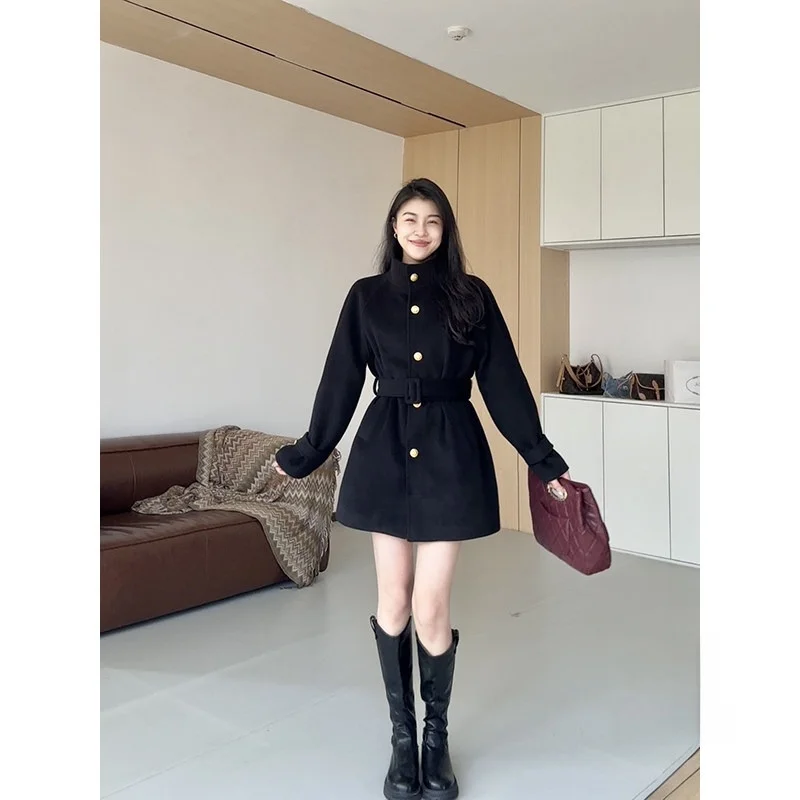 Пальто Zhang a Xing Evening Light Letter Bla с воротником-стойкой, приталенное, на одной пуговице, из теплого полиэфирного волокна, для женщин
Пальто Zhang a Xing Evening Light Letter Bla с воротником-стойкой, приталенное, на одной пуговице, из теплого полиэфирного волокна, для женщин