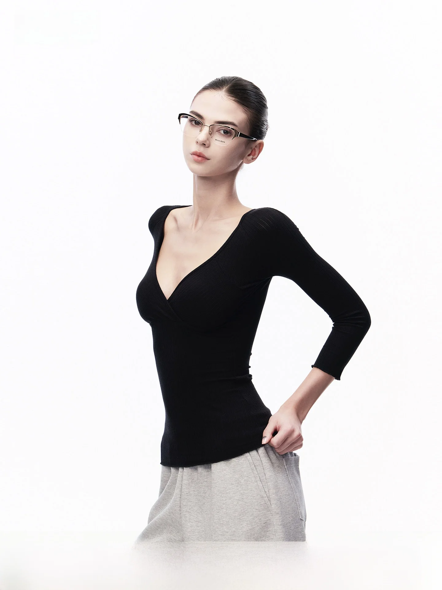 JLAUNT Bla Long Sve Women's T-irt Slim Fit Deep V-ne Base Layer American Hot Girl Ci Walk Par Travel Casual Wear
JLAUNT Bla Long Sve Women's T-irt Slim Fit Deep V-ne Base Layer American Hot Girl Ci Walk Par Travel Casual Wear