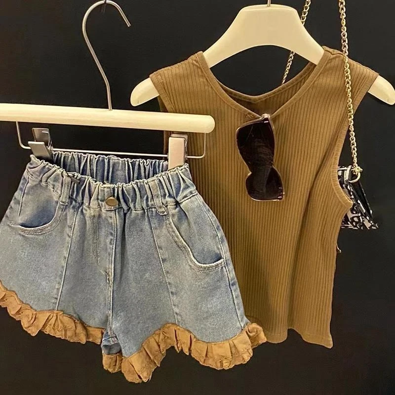 Girls' Suit 2024 Summer Dress New Foreign-style Versatile Vest Contrasting Color Lace Jeans Two-piece Set
Girls' Suit 2024 Summer Dress New Foreign-style Versatile Vest Contrasting Color Lace Jeans Two-piece Set
