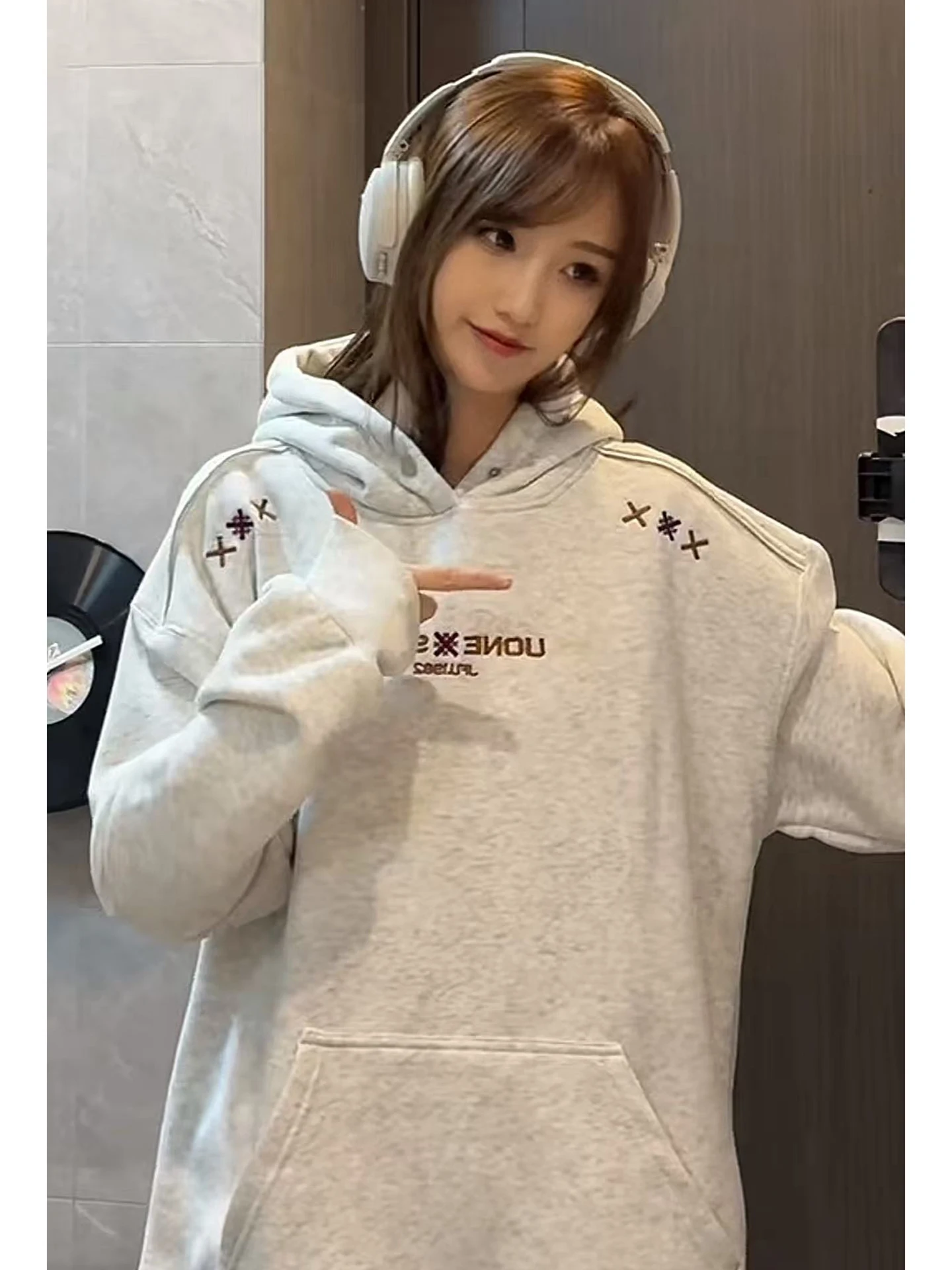 Мужская утепленная флисовая толстовка с капюшоном, вышитая, в американском ретро-стиле, теплая, плотная, зимняя куртка-пуловер
Мужская утепленная флисовая толстовка с капюшоном, вышитая, в американском ретро-стиле, теплая, плотная, зимняя куртка-пуловер