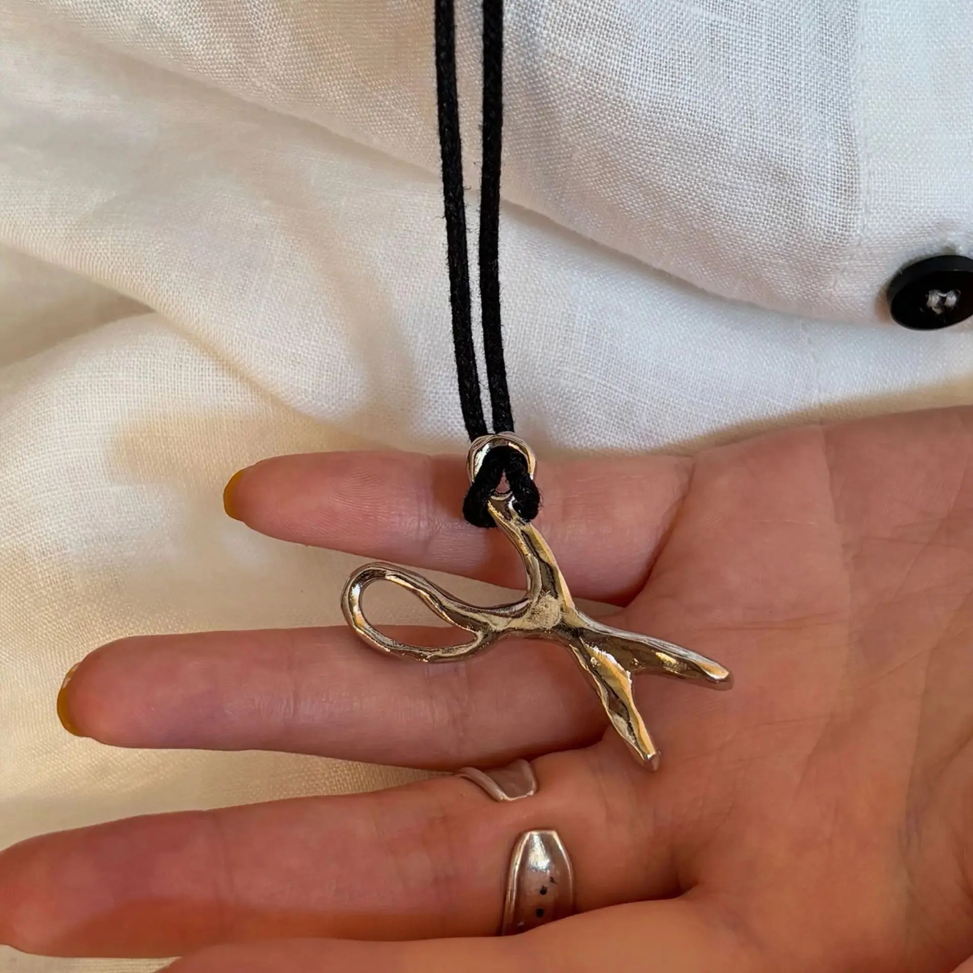 Jenny&dave Autumn And Winter Irregular Scissors Brass Gold-plated Necklace Sweater Chain Long Necklace
Jenny&dave Autumn And Winter Irregular Scissors Brass Gold-plated Necklace Sweater Chain Long Necklace