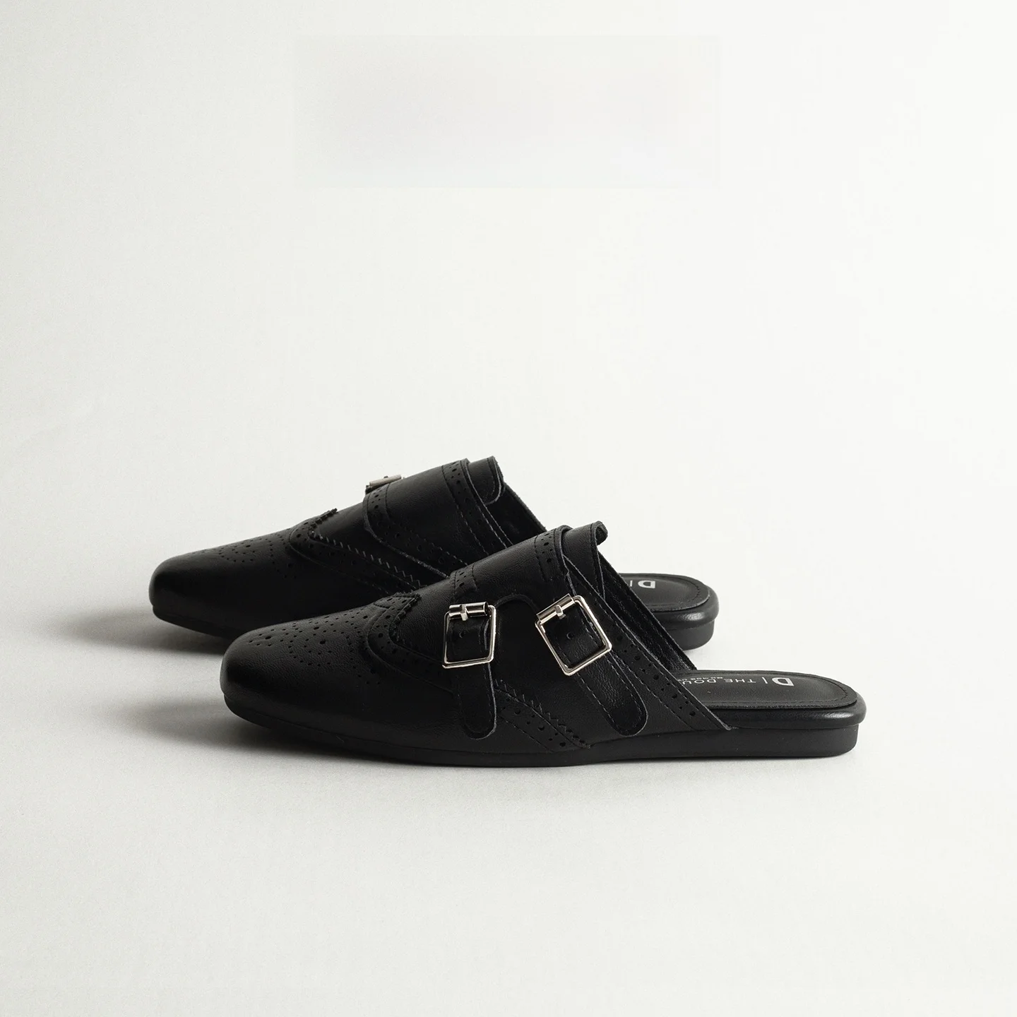 Genuine Leather Vintage Carved Flower Head Cover Slippers Women Summer Outdoor Wear Slip-On Mules Casual Head Cov...
Genuine Leather Vintage Carved Flower Head Cover Slippers Women Summer Outdoor Wear Slip-On Mules Casual Head Cov...