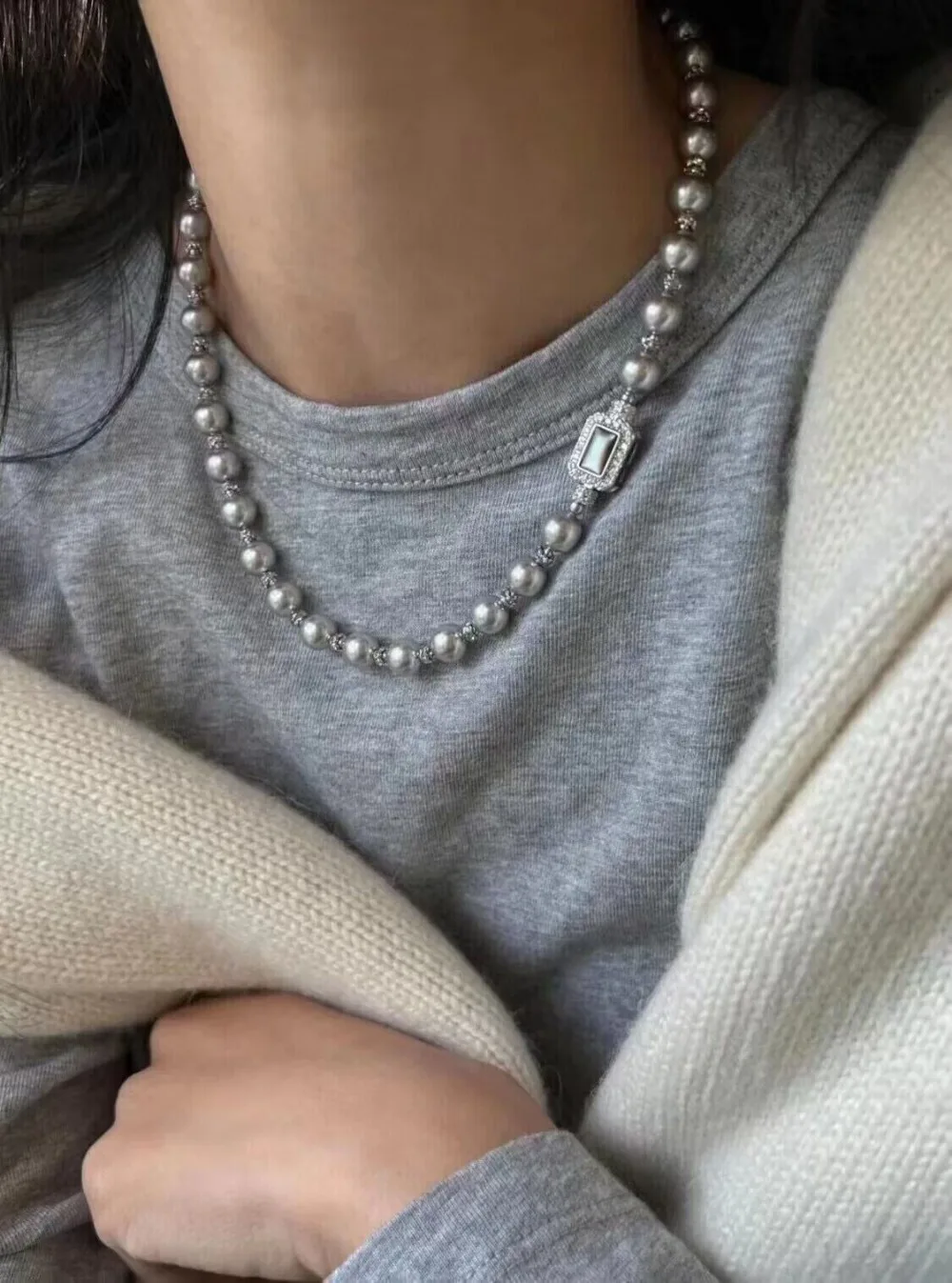 gorgeous 10mm south sea round silver grey shell pearl necklace 18inch 925s pendant jewelry vintage clover necklace
gorgeous 10mm south sea round silver grey shell pearl necklace 18inch 925s pendant jewelry vintage clover necklace