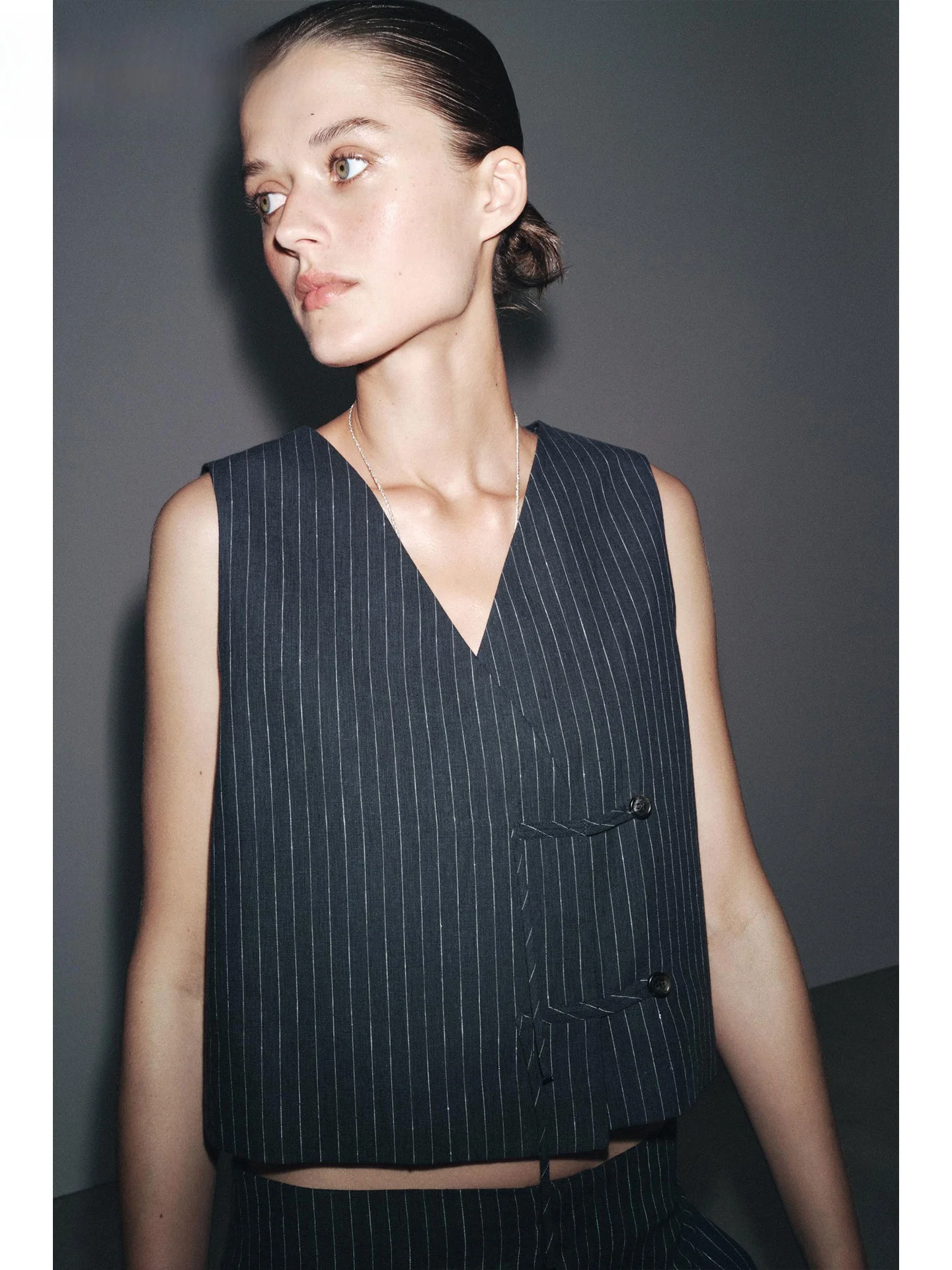 Fashionable Light Weight Striped Linen Blend Vest Style Tank Top New Summer 2025 Women's Clothing Versatile V Neck Regular Le...
Fashionable Light Weight Striped Linen Blend Vest Style Tank Top New Summer 2025 Women's Clothing Versatile V Neck Regular Le...