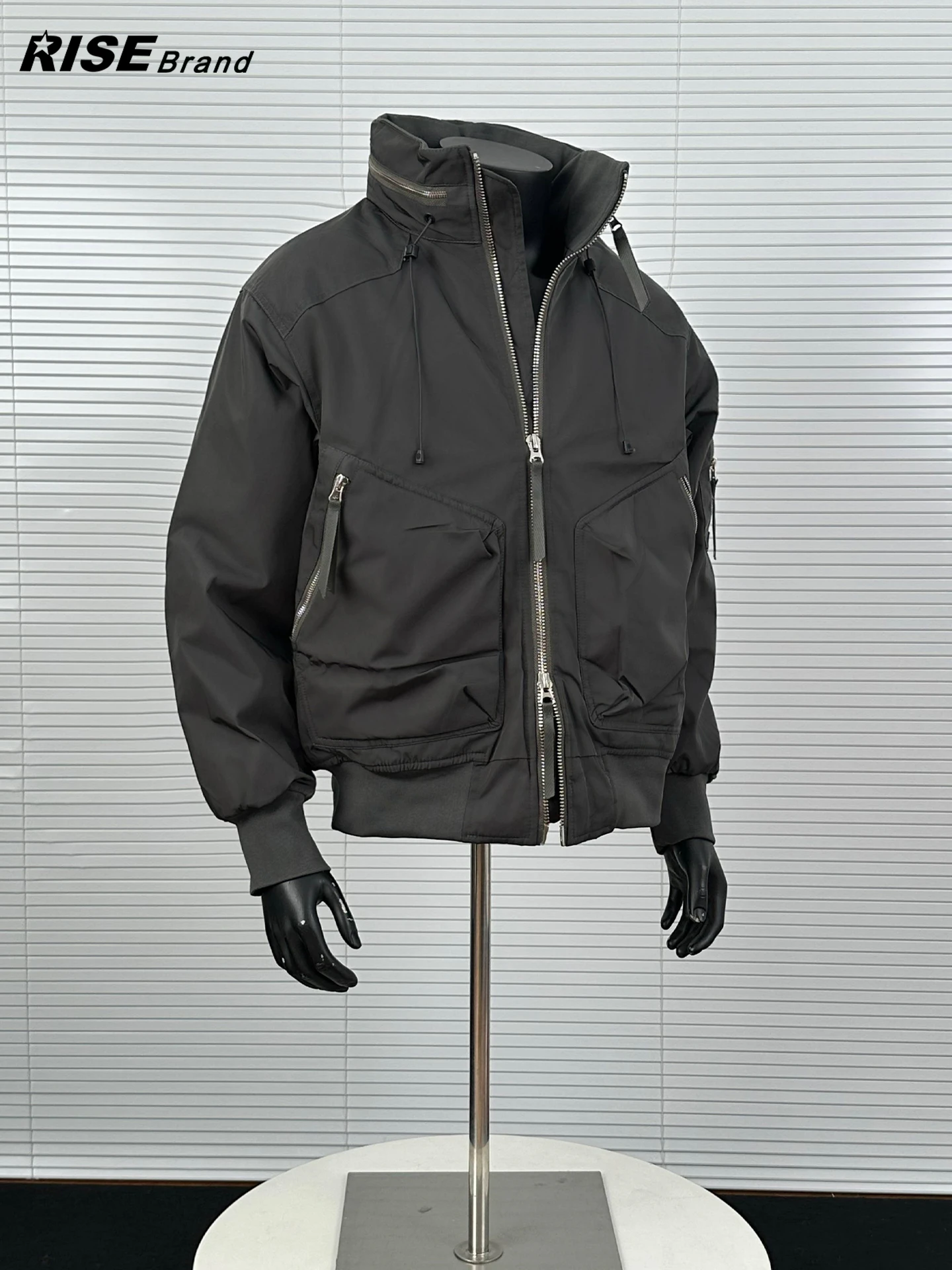 Зимняя мужская куртка-бомбер Rise Brand Hidden Hood Outdoor Sle MA Flight Cotton Jaet Bomber Decosition Coat свободного кроя с длинными рукавами
Зимняя мужская куртка-бомбер Rise Brand Hidden Hood Outdoor Sle MA Flight Cotton Jaet Bomber Decosition Coat свободного кроя с длинными рукавами