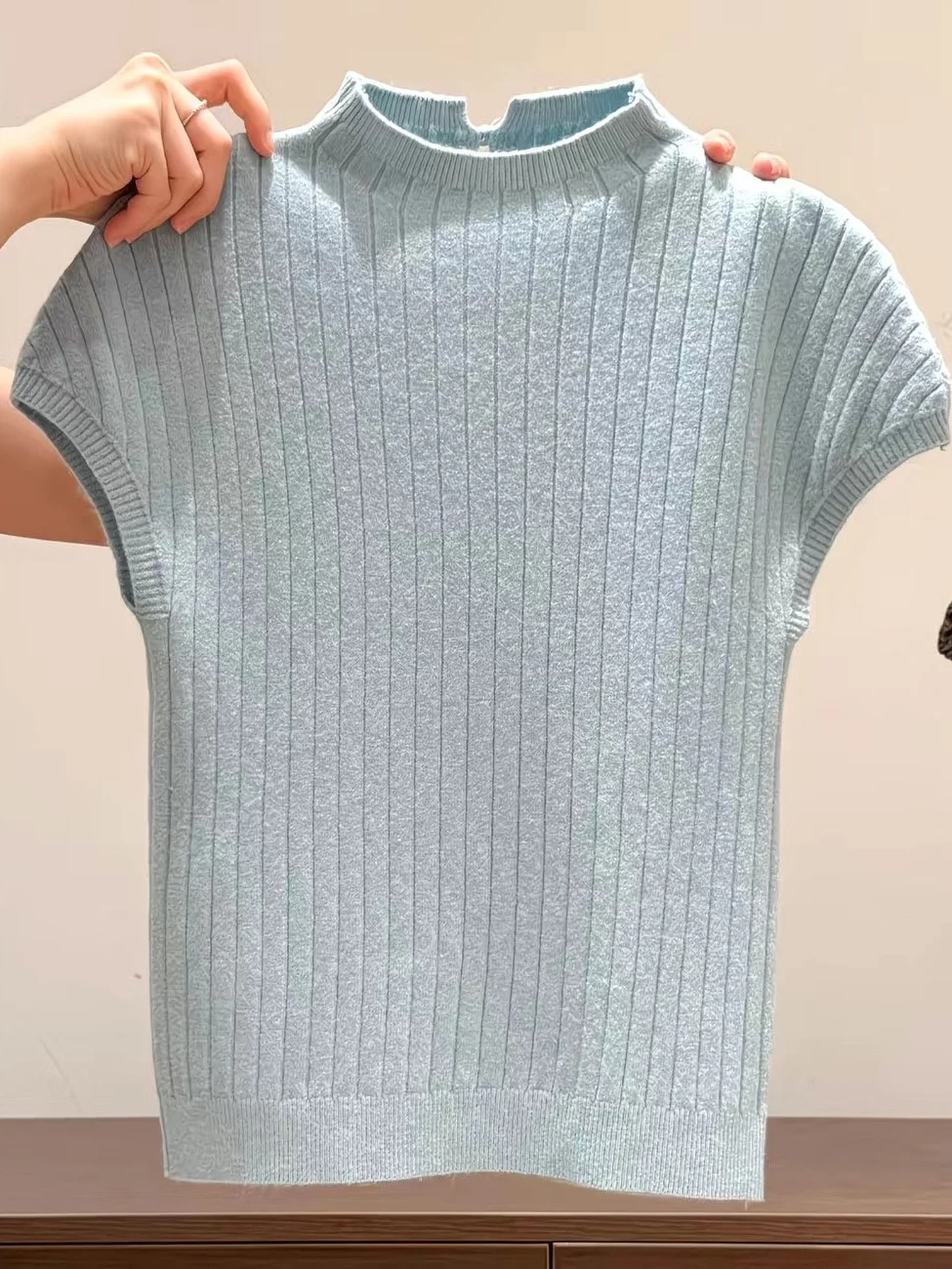Women's Half-High Collar Short Sleeve Knitted Shirt Summer 2026 New Design Fashionable Youthful Base Layer Top Korean Style
Women's Half-High Collar Short Sleeve Knitted Shirt Summer 2026 New Design Fashionable Youthful Base Layer Top Korean Style