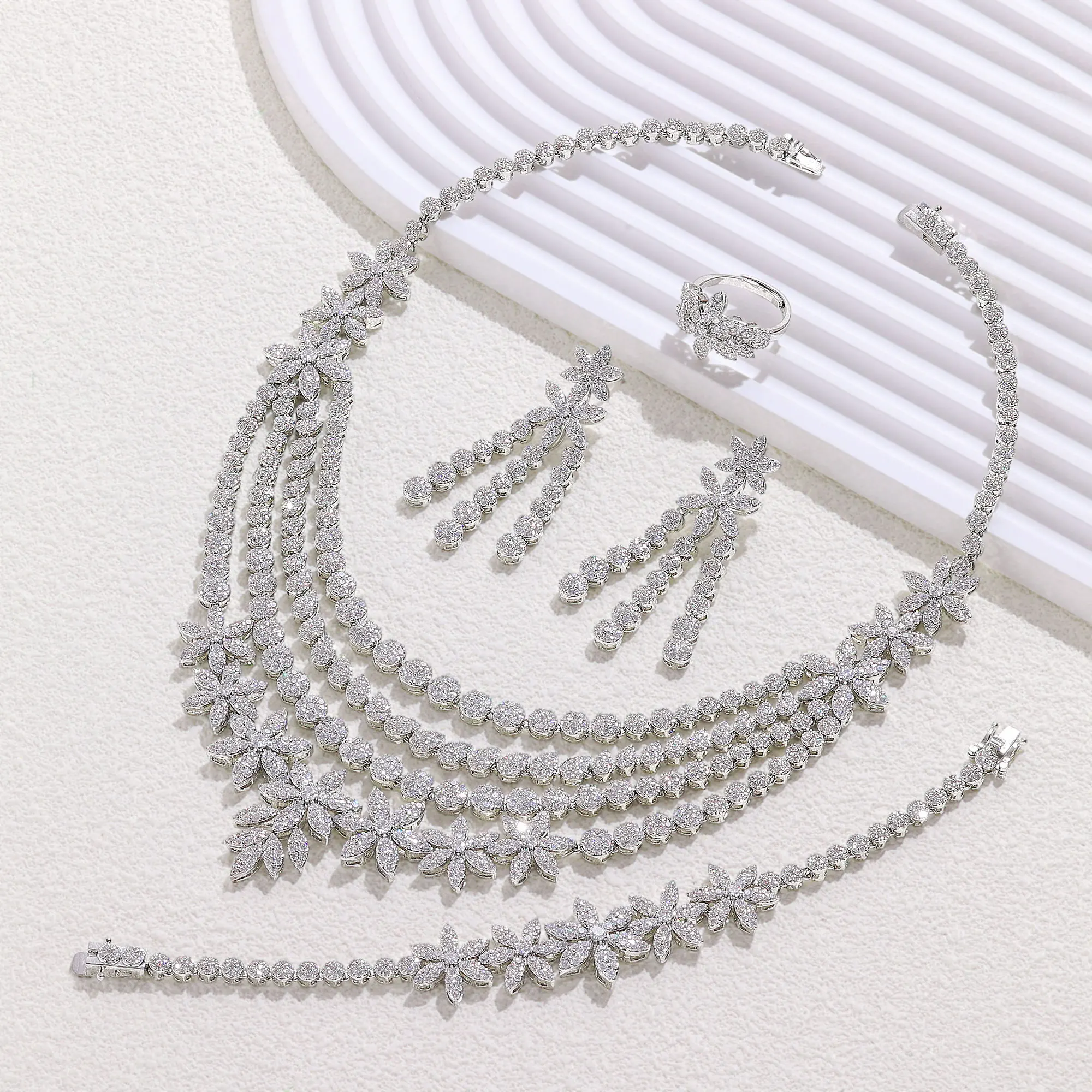 2024 New 4-piece African Blue Bridal Jewelry Set New Fashion Dubai Necklace Set Women's Wedding Party Accessories
2024 New 4-piece African Blue Bridal Jewelry Set New Fashion Dubai Necklace Set Women's Wedding Party Accessories