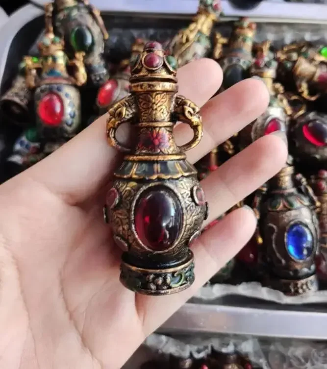 Rare China Tibetan Agate Stone Snuff Bottle Antique Retro Craft Jewelry Ornament
Rare China Tibetan Agate Stone Snuff Bottle Antique Retro Craft Jewelry Ornament