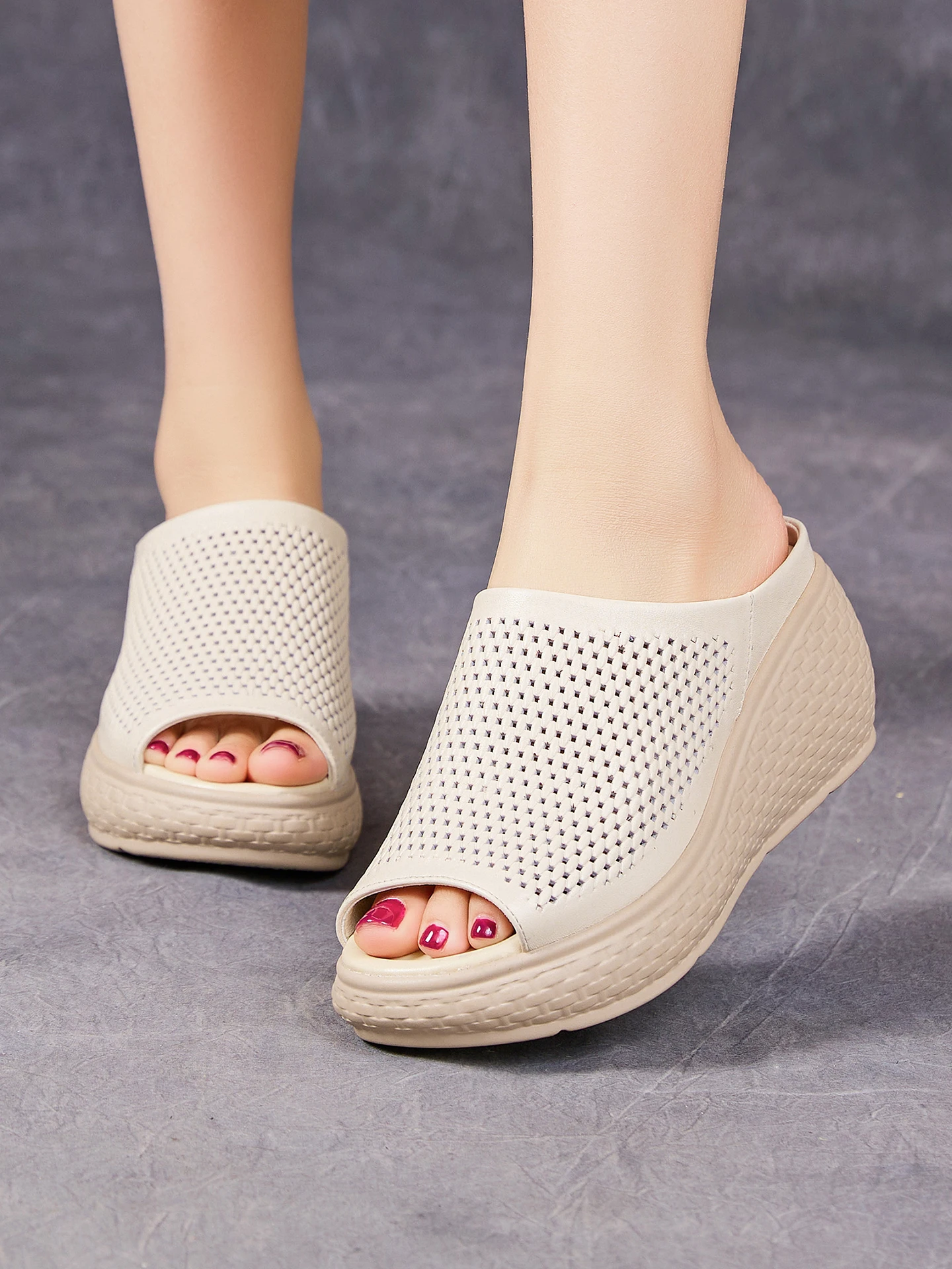 Birkuir Retro Hollow Out Wedges Slippers For Women 7cm Thick Heel Slides Open Toe Beach Slippers Genuine Leather Summer Slippers
Birkuir Retro Hollow Out Wedges Slippers For Women 7cm Thick Heel Slides Open Toe Beach Slippers Genuine Leather Summer Slippers