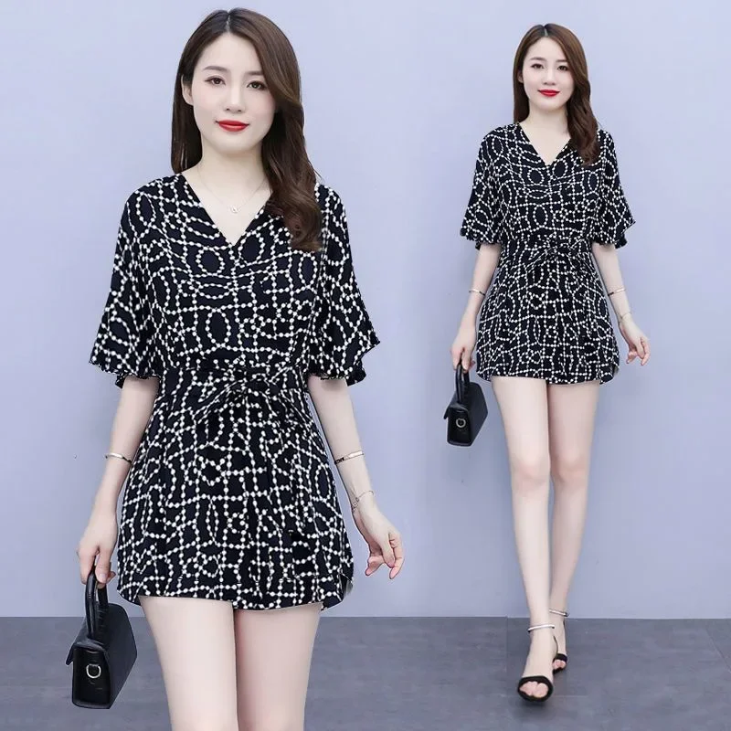 Women's Chiffon Printing Suit 2025 Summer New Shorts And Tops Two Piece Sets Casual Professional Clothing Long Shirts For Women
Women's Chiffon Printing Suit 2025 Summer New Shorts And Tops Two Piece Sets Casual Professional Clothing Long Shirts For Women