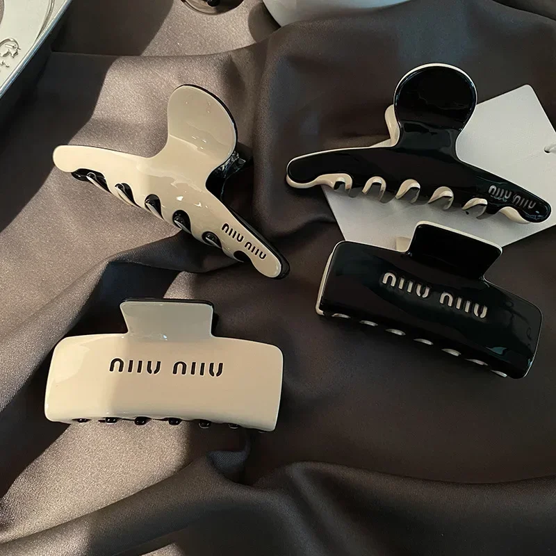 Hot Selling Lazy Acetic Acid Grab Clip Commuter Fashion High-grade Double-sided Hair Clip Back Hair Clip Shark Clip Women
Hot Selling Lazy Acetic Acid Grab Clip Commuter Fashion High-grade Double-sided Hair Clip Back Hair Clip Shark Clip Women