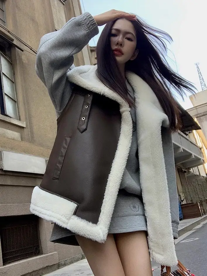 Женский винтажный текстурированный жилет из овечьей шерсти в корейском стиле, новая зимняя кожаная куртка 2025 года, повседневный и универсальный размер маленького размера XT1765
Женский винтажный текстурированный жилет из овечьей шерсти в корейском стиле, новая зимняя кожаная куртка 2025 года, повседневный и универсальный размер маленького размера XT1765