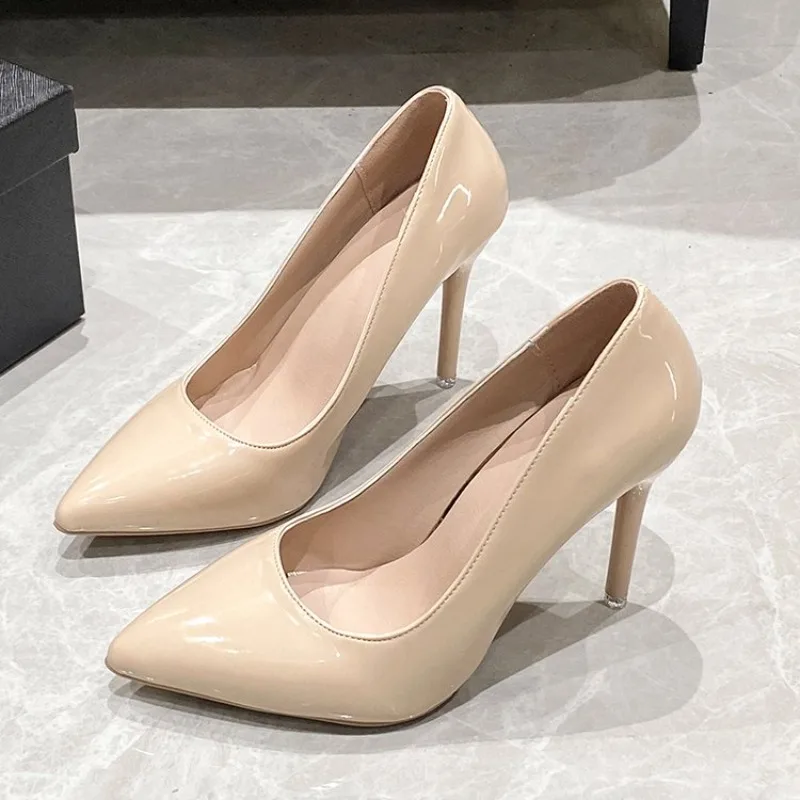 2025 Women's Autumn New Sexy Pointed Designer Solid Color High Heels Shoes Elegant Dress Party Shallow Mouth Pumps Plus Size 43
2025 Women's Autumn New Sexy Pointed Designer Solid Color High Heels Shoes Elegant Dress Party Shallow Mouth Pumps Plus Size 43