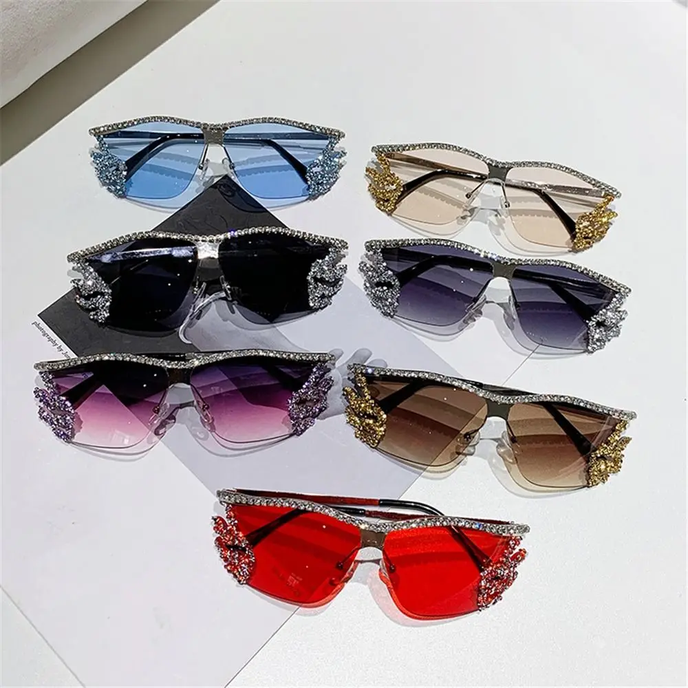 Popular Y2K Rimless Sunglasses Irregular UV400 Protection Diamond Crystal Shades Luxury Designer Punk Metal Glasses for Women
Popular Y2K Rimless Sunglasses Irregular UV400 Protection Diamond Crystal Shades Luxury Designer Punk Metal Glasses for Women