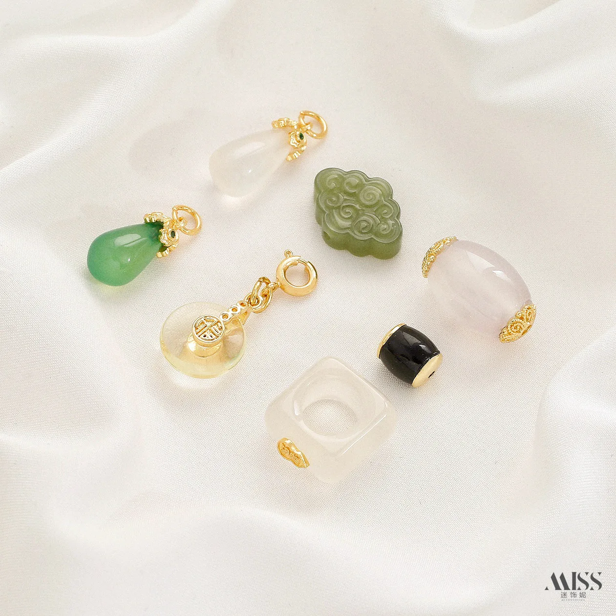 Natural Hetian Jade Smoke Purple Agate Water Drop 18K Gold Plated Pendant Blue Tiger Eye Crystal Beads DIY Jewelry Accessories
Natural Hetian Jade Smoke Purple Agate Water Drop 18K Gold Plated Pendant Blue Tiger Eye Crystal Beads DIY Jewelry Accessories