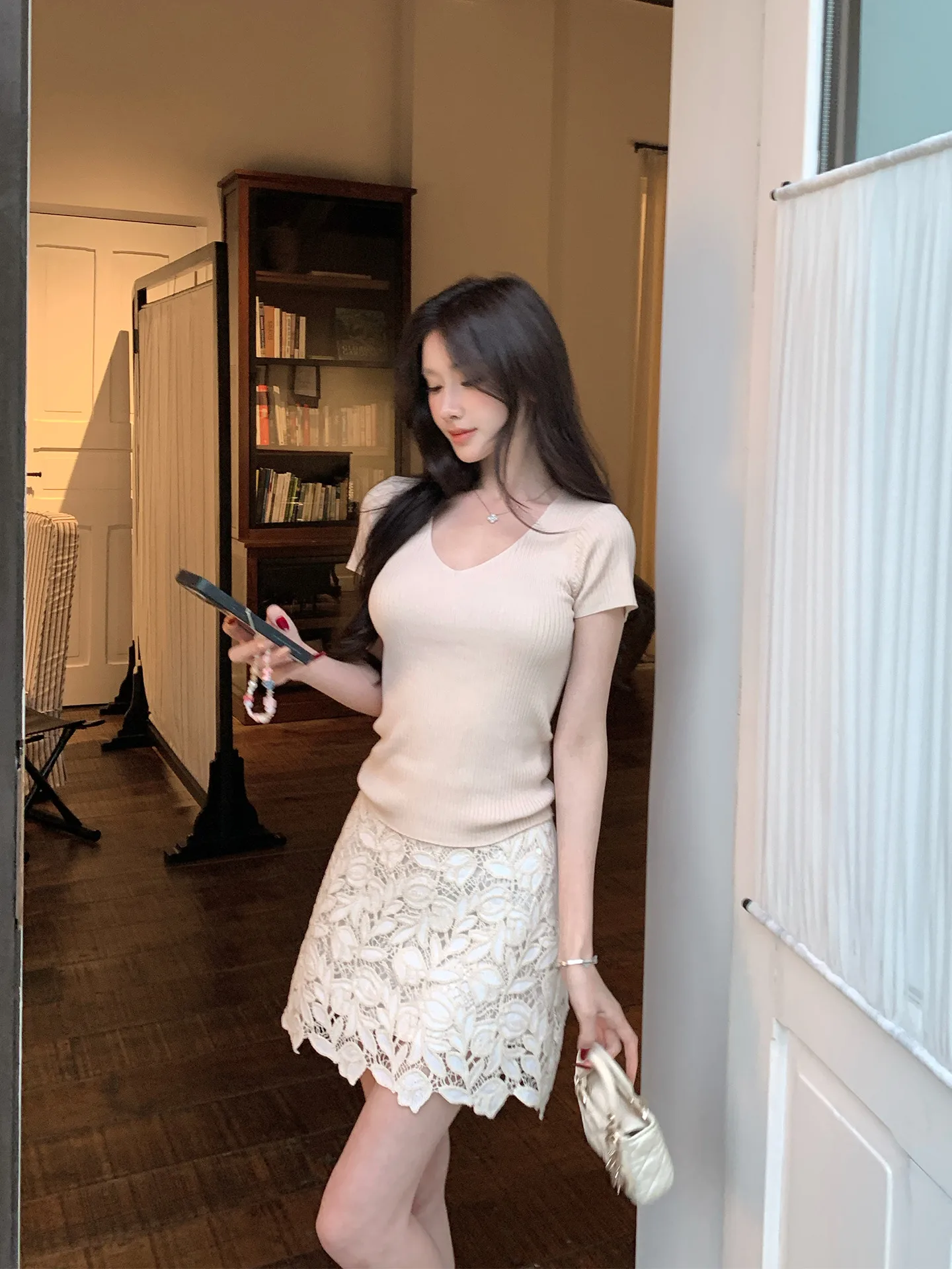 Lace Embroidery Heavy Work Design Women's Skirt Half-length Bordered by Puffing Fabric Other Material Spring Season mid Waist
Lace Embroidery Heavy Work Design Women's Skirt Half-length Bordered by Puffing Fabric Other Material Spring Season mid Waist