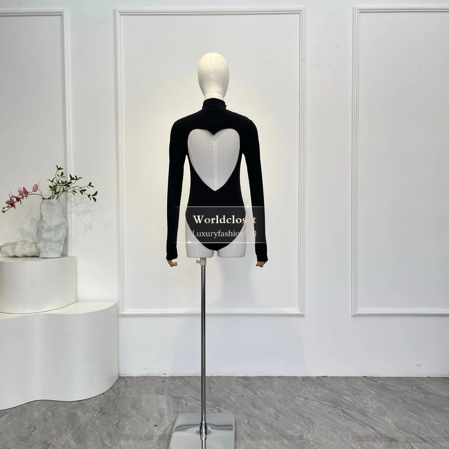 Minimalist Casual Black Turtleneck Heart Cutout Back Long Sleeve Bodysuit Women Wear Size Runs Small
Minimalist Casual Black Turtleneck Heart Cutout Back Long Sleeve Bodysuit Women Wear Size Runs Small