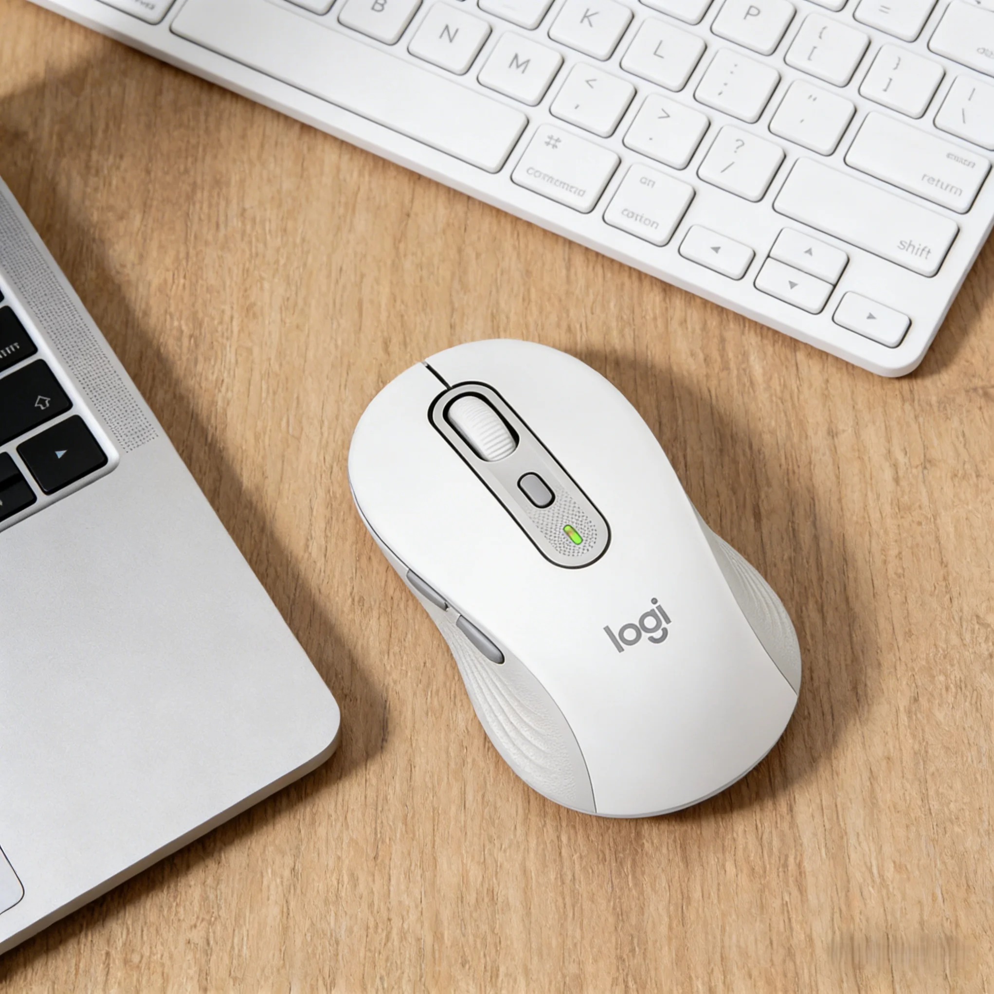 Logitech M650 SilentClick Wireless Mouse 90% Noise Reduction Ergonomic for Long-Time Office PC Laptop
Logitech M650 SilentClick Wireless Mouse 90% Noise Reduction Ergonomic for Long-Time Office PC Laptop